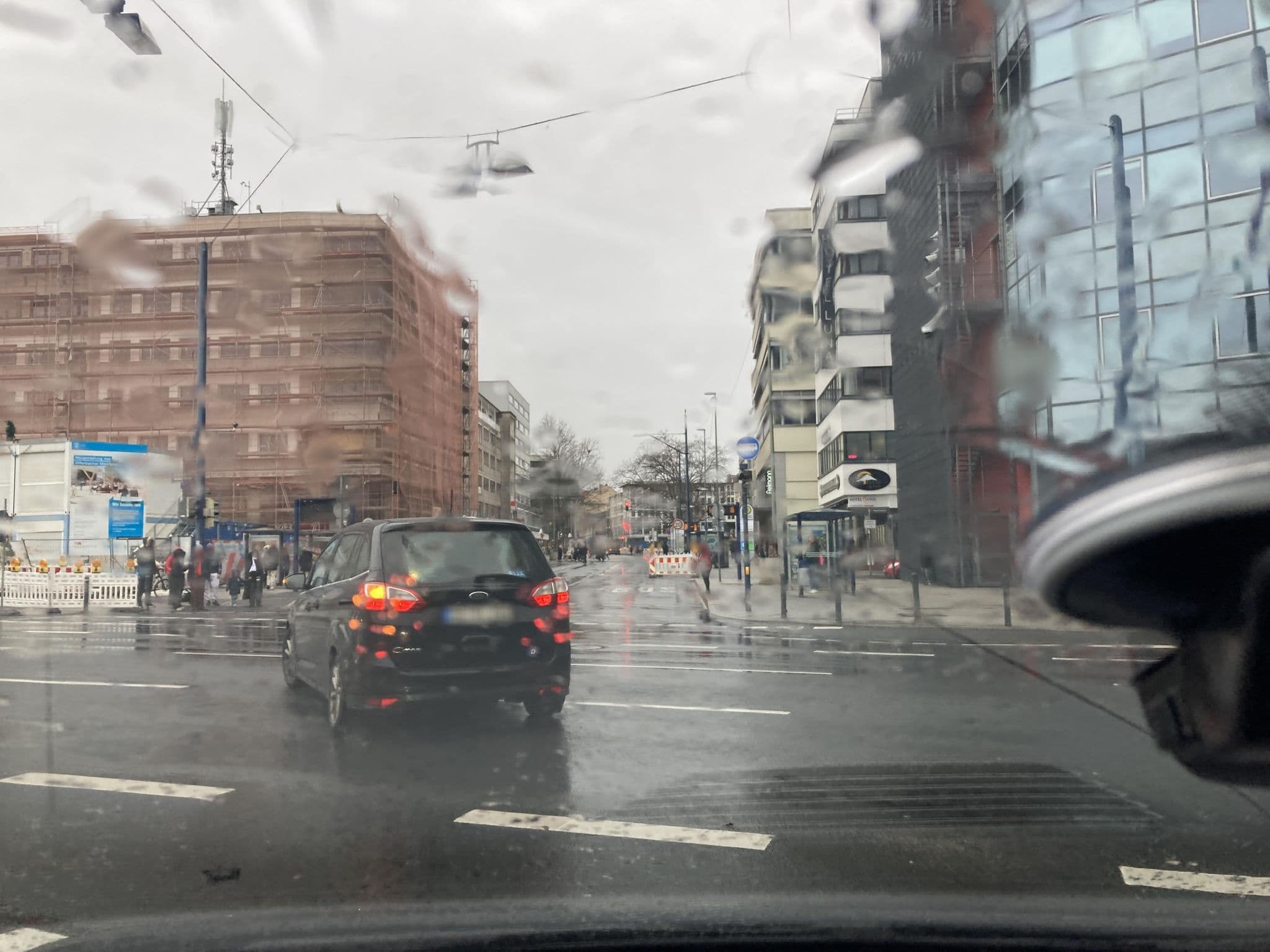 Street view near Hotel Graf, Offenbach — © robffm (CC BY-SA · Mapillary)