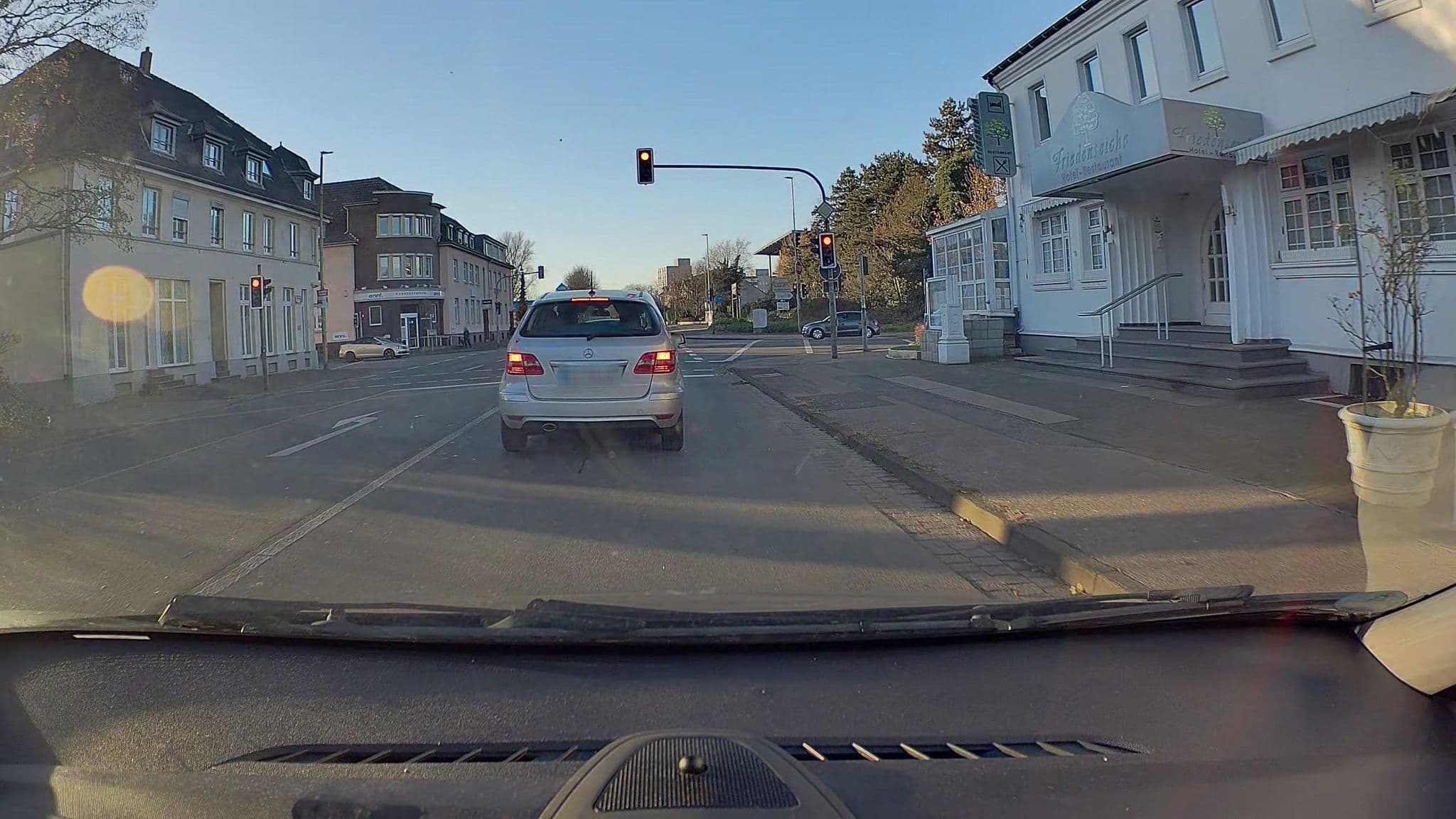 Street view near Restaurant Friedenseiche, Neukirchen-Vluyn — © poxonline (CC BY-SA · Mapillary)