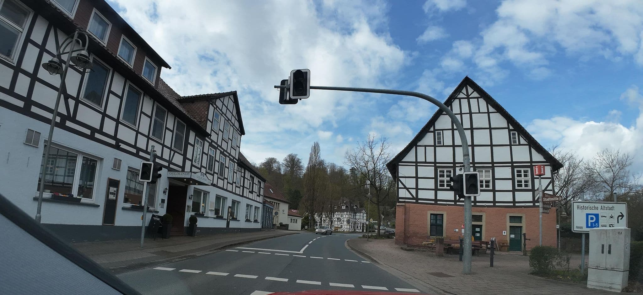 Street view near Parkhotel Goldlinde & Restaurant, Bodenwerder — © teddy73 (CC BY-SA · Mapillary)