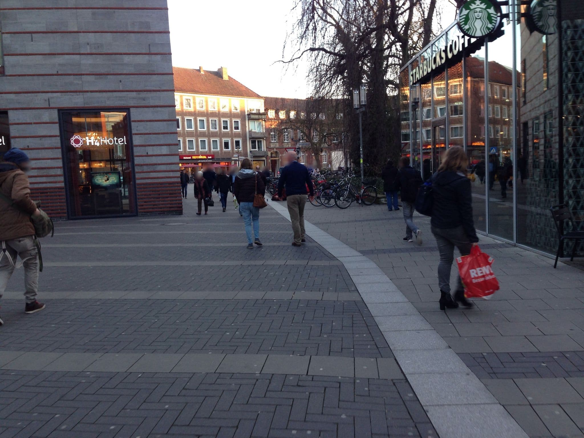 Street view near H4 Hotel, Münster — © descilla (CC BY-SA · Mapillary)
