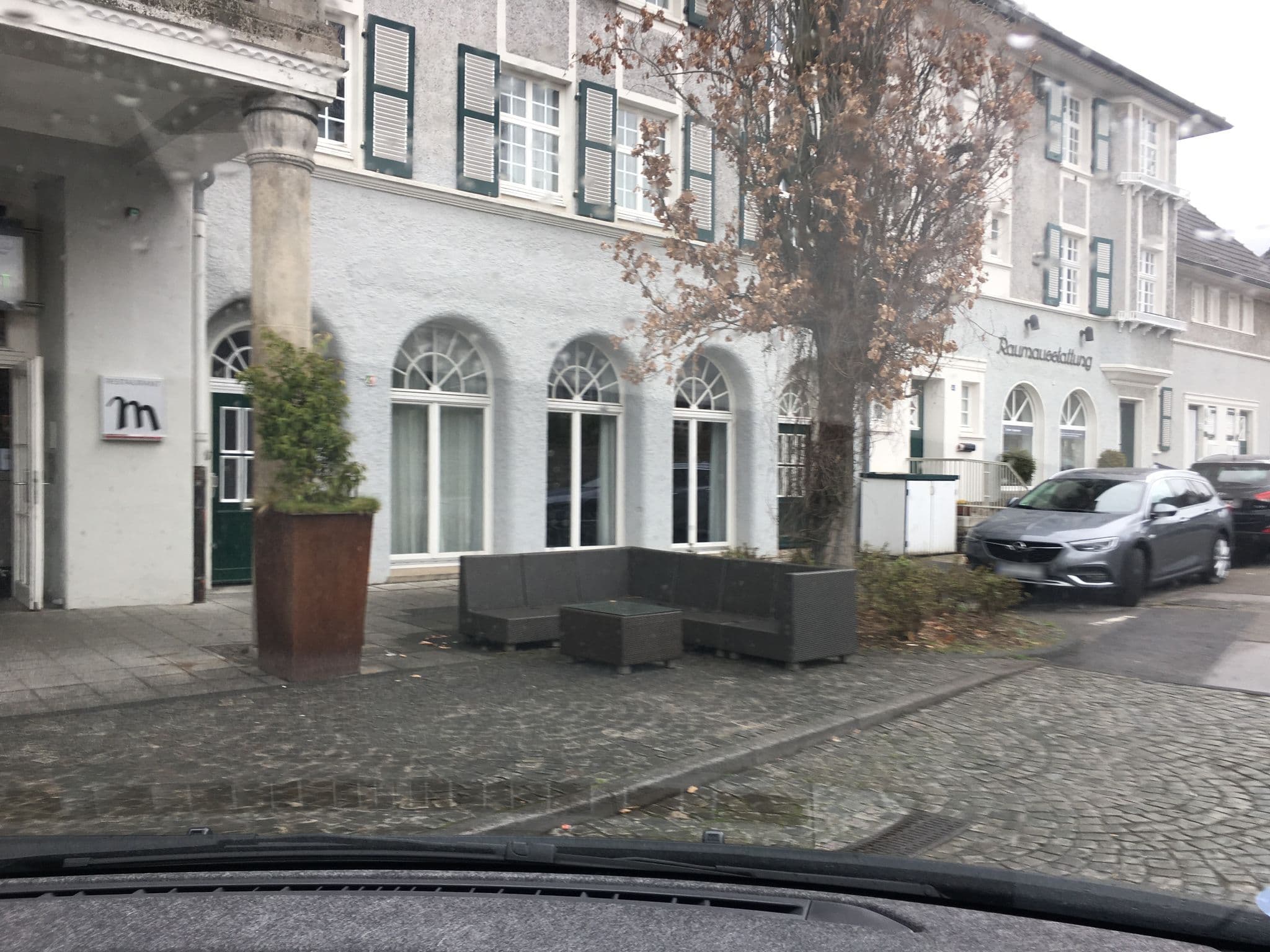 Street view near Mintrop's Stadt Hotel Margarethenhöhe, Essen — © noel (CC BY-SA · Mapillary)
