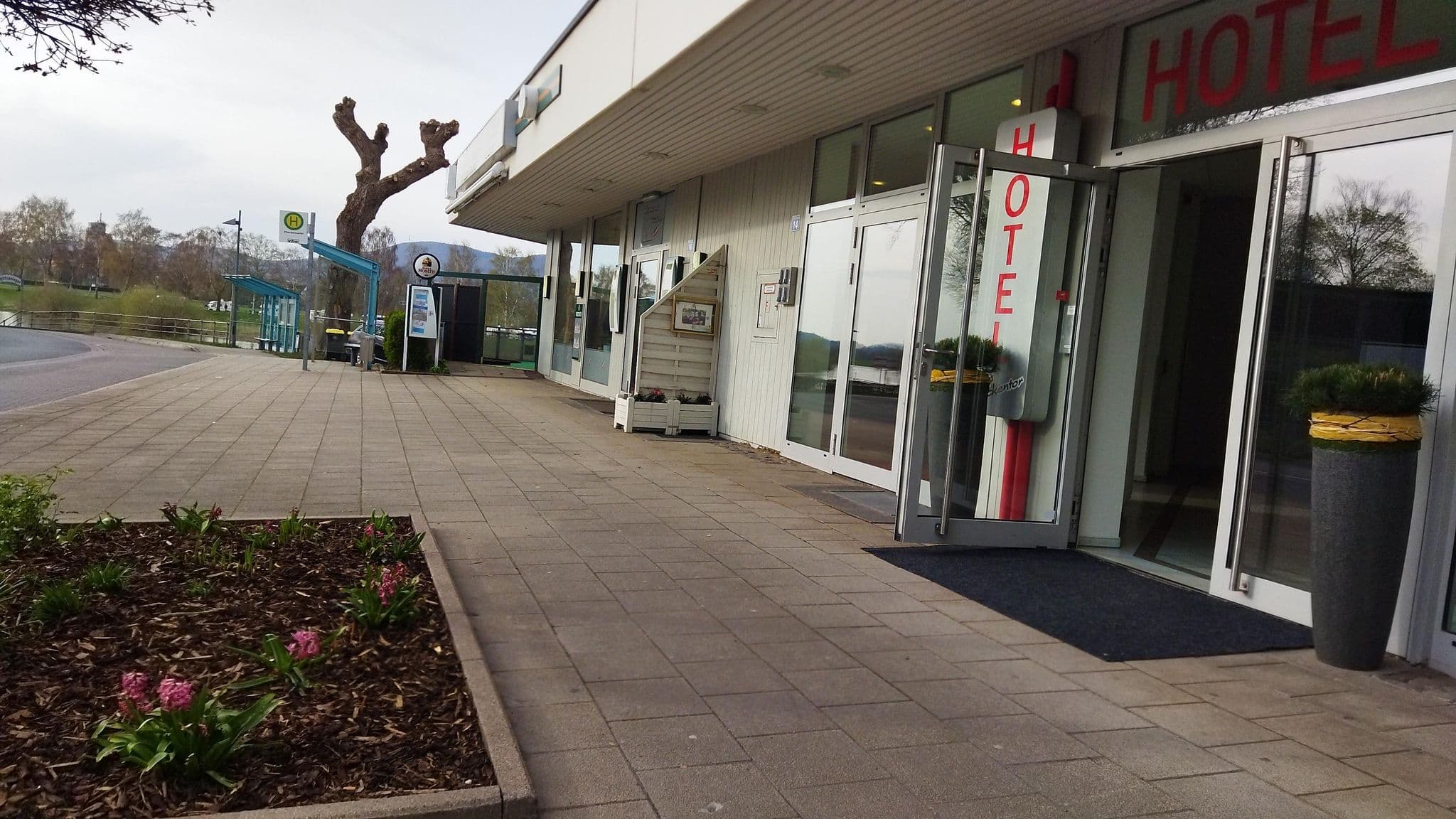 Street view near Brückentor-Hotel, Rinteln — © changchun1 (CC BY-SA · Mapillary)