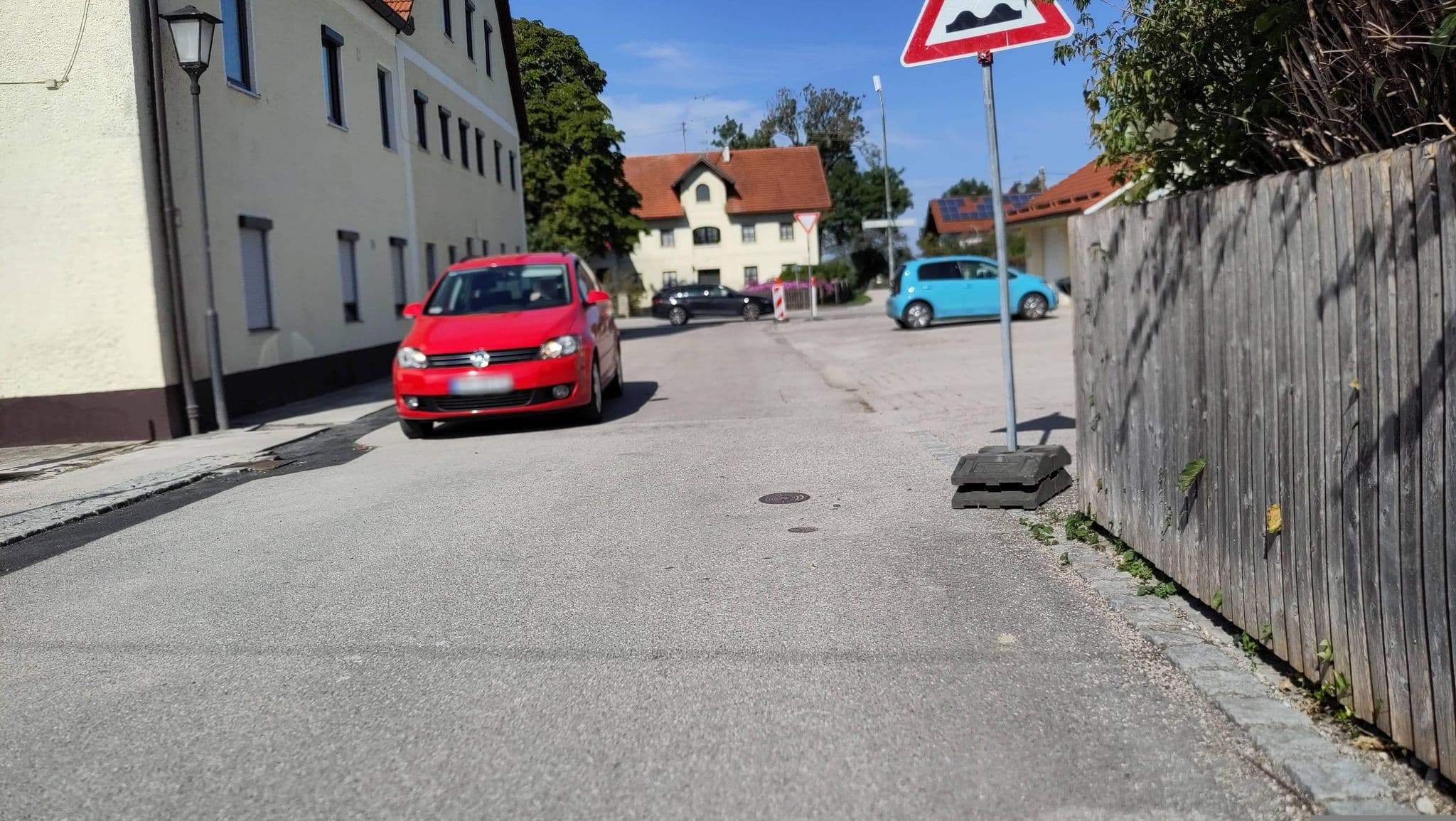 Street view near Königer, Pliening — © thmunichways (CC BY-SA · Mapillary)