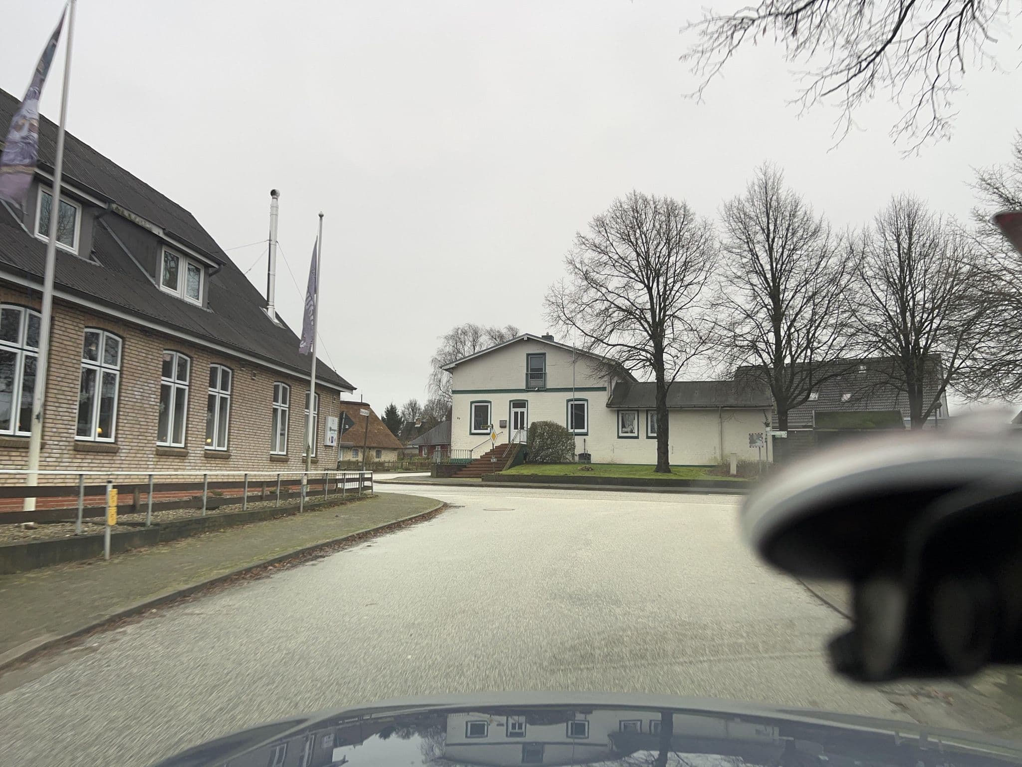 Street view near Niemeyers, Süderstapel — © robffm (CC BY-SA · Mapillary)