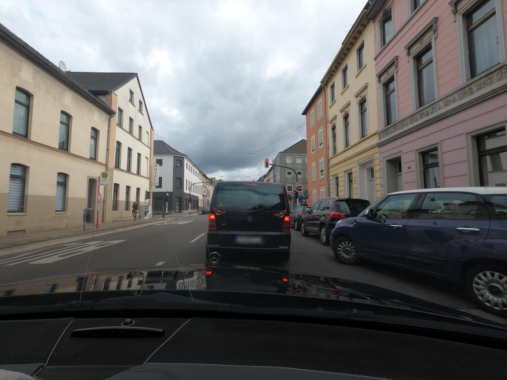 Street view near Hotel am Nordwall, Krefeld — © saschahaberkorn (CC BY-SA · Mapillary)