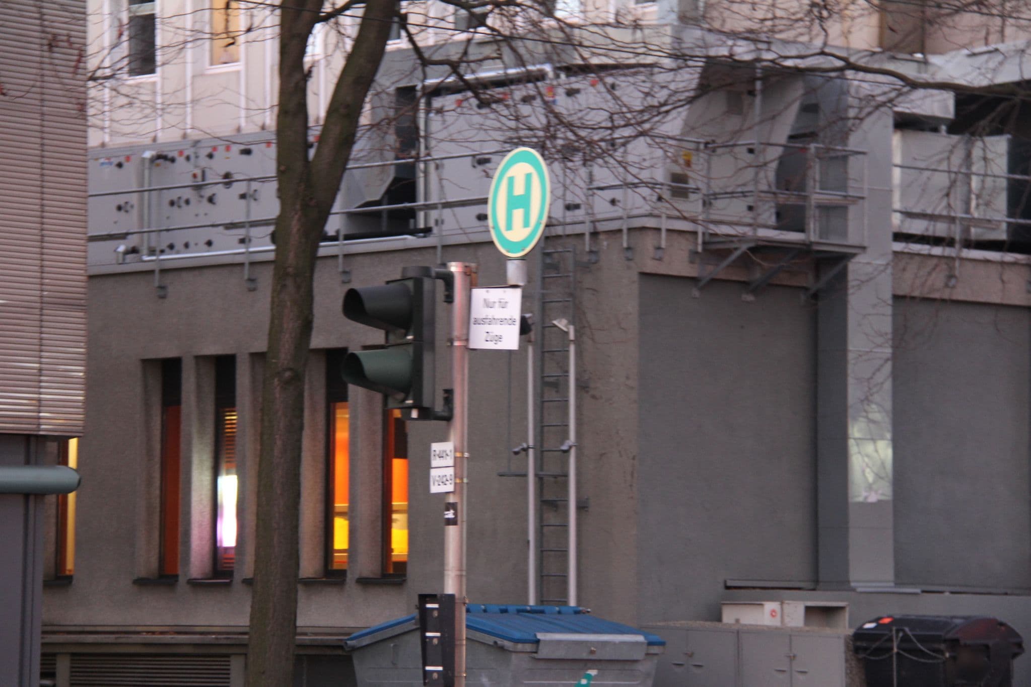 Street view near Blacksheep Hostel, Neustadt/Süd — © raymond (CC BY-SA · Mapillary)