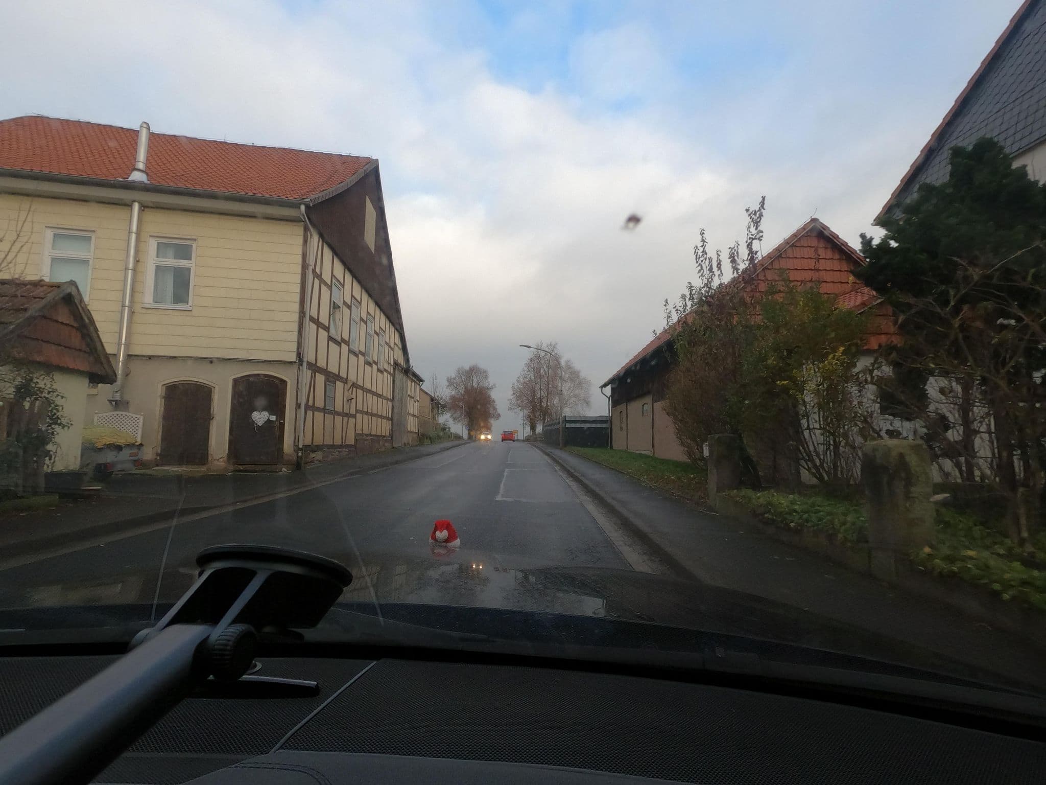 Street view near Gasthaus Schrader, Rosdorf — © saschahaberkorn (CC BY-SA · Mapillary)