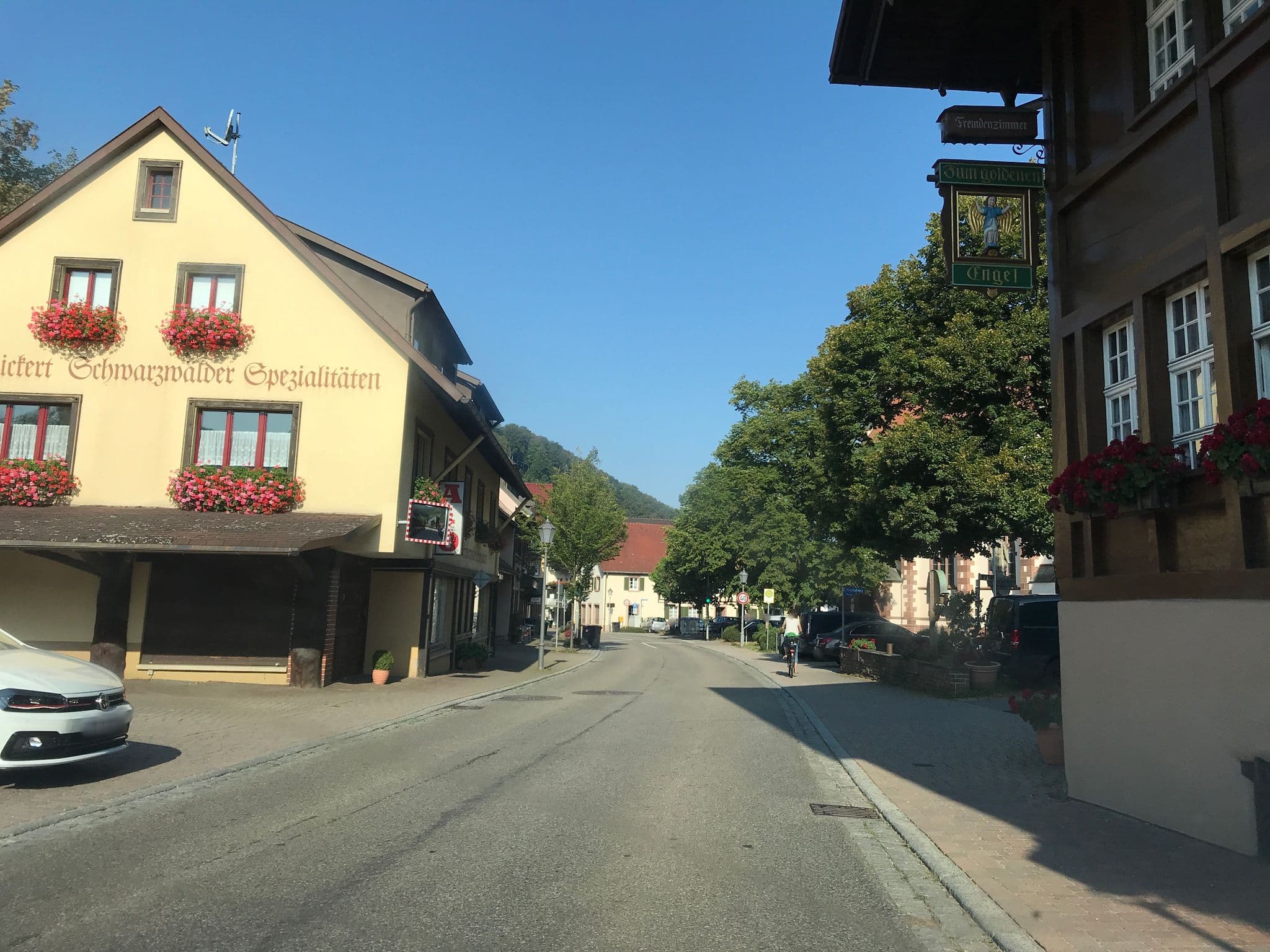 Street view near Zum Goldenen Engel, Restaurant, Hotel, Denzlingen — © tbkrtz (CC BY-SA · Mapillary)