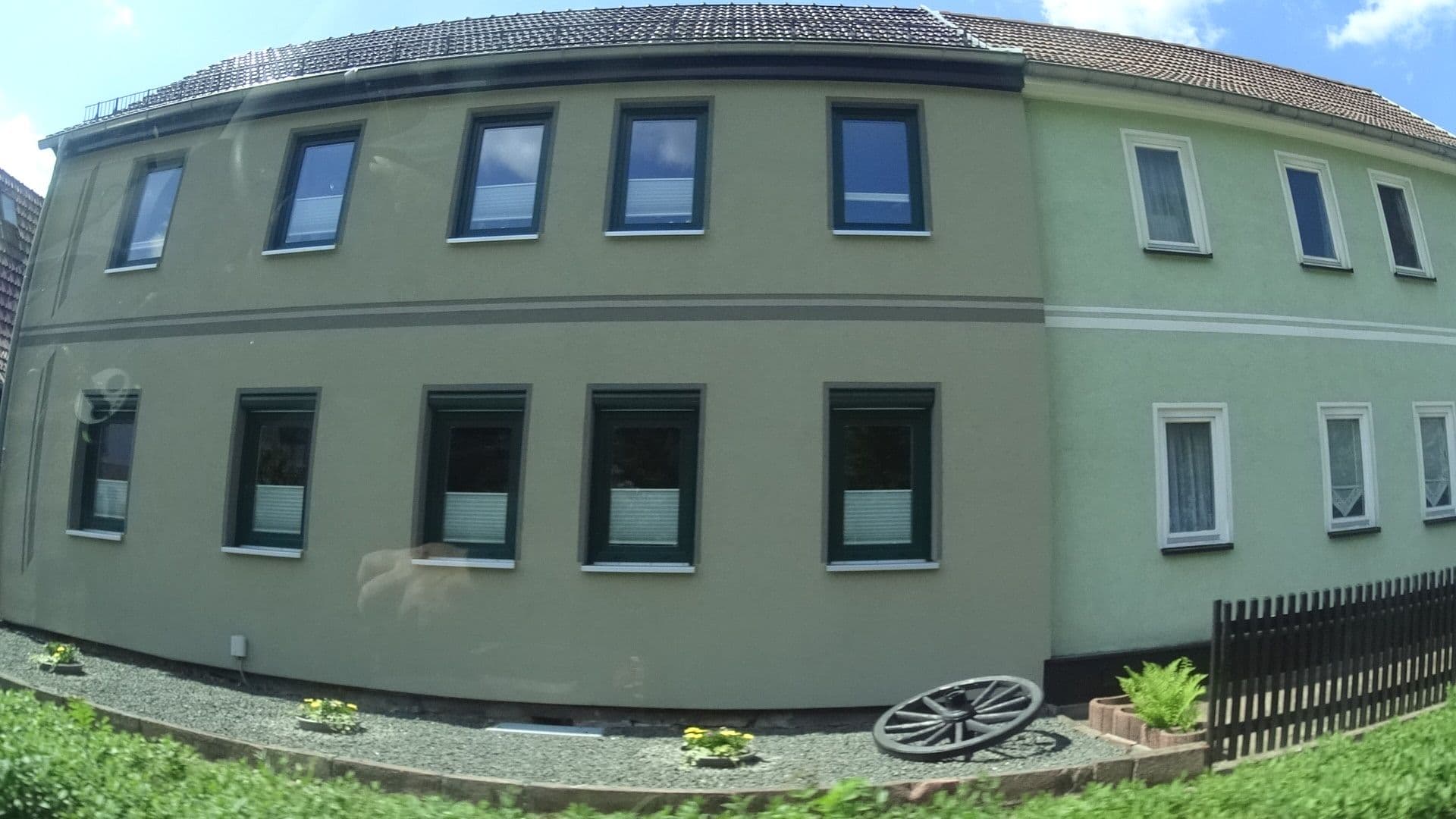 Street view near Hotel und Restaurant "Landhaus Falkenstein", Tambach-Dietharz — © ramap (CC BY-SA · Mapillary)