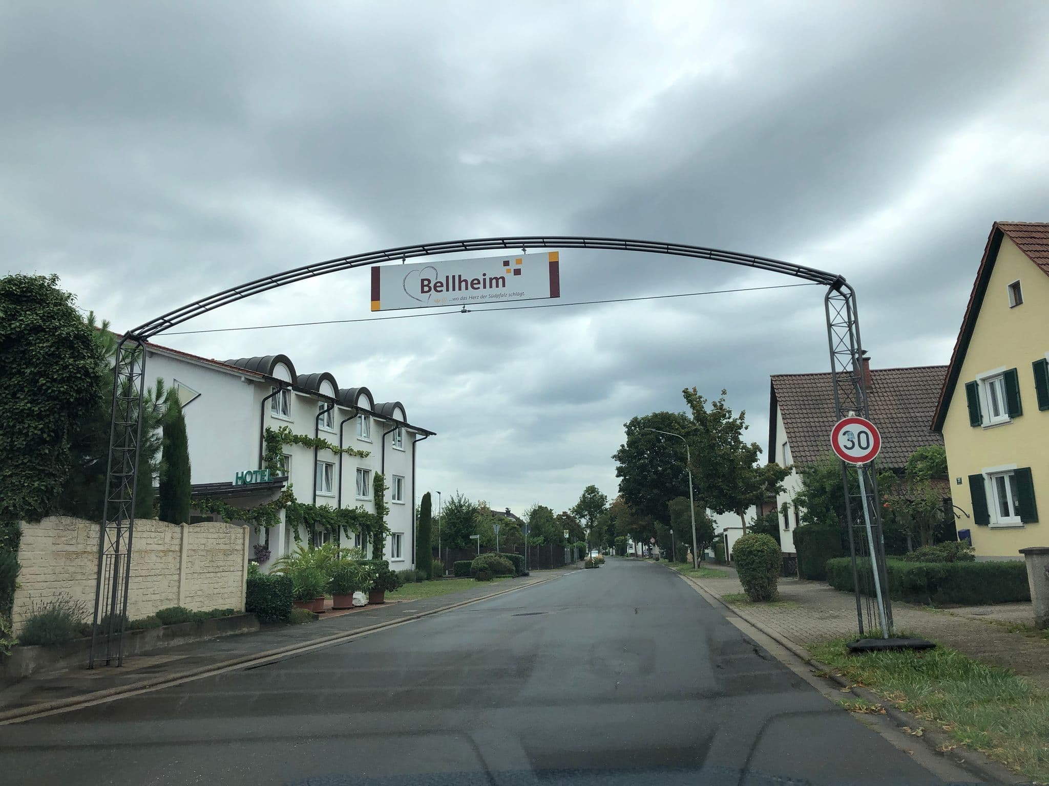 Street view near Lindner's Hotel, Bellheim — © knistertoni (CC BY-SA · Mapillary)