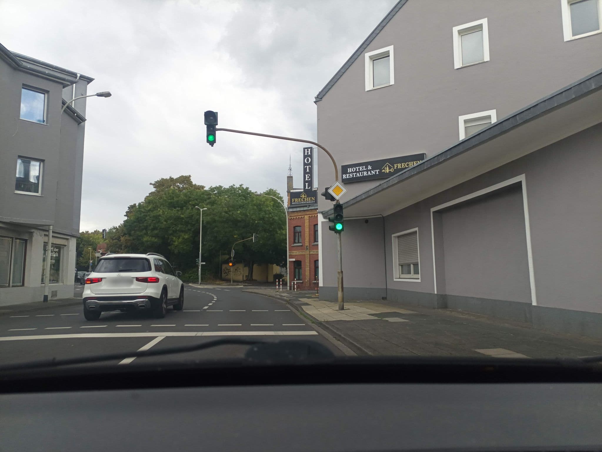 Street view near Hotel Heute, Frechen — © walldi222 (CC BY-SA · Mapillary)