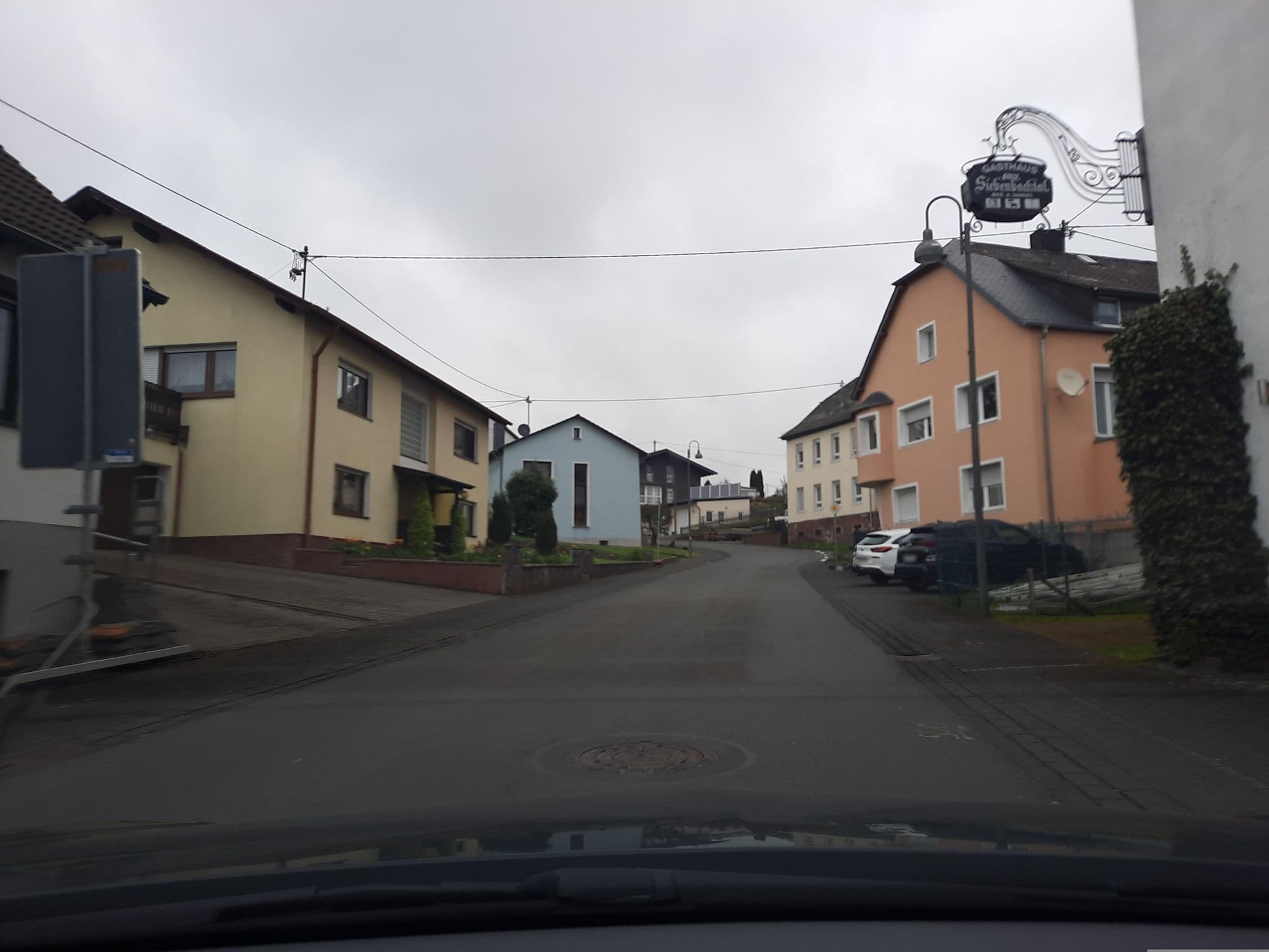 Street view near Zum Siebenbachtal, Lutzerath — © Lowiekse (CC BY-SA · Mapillary)