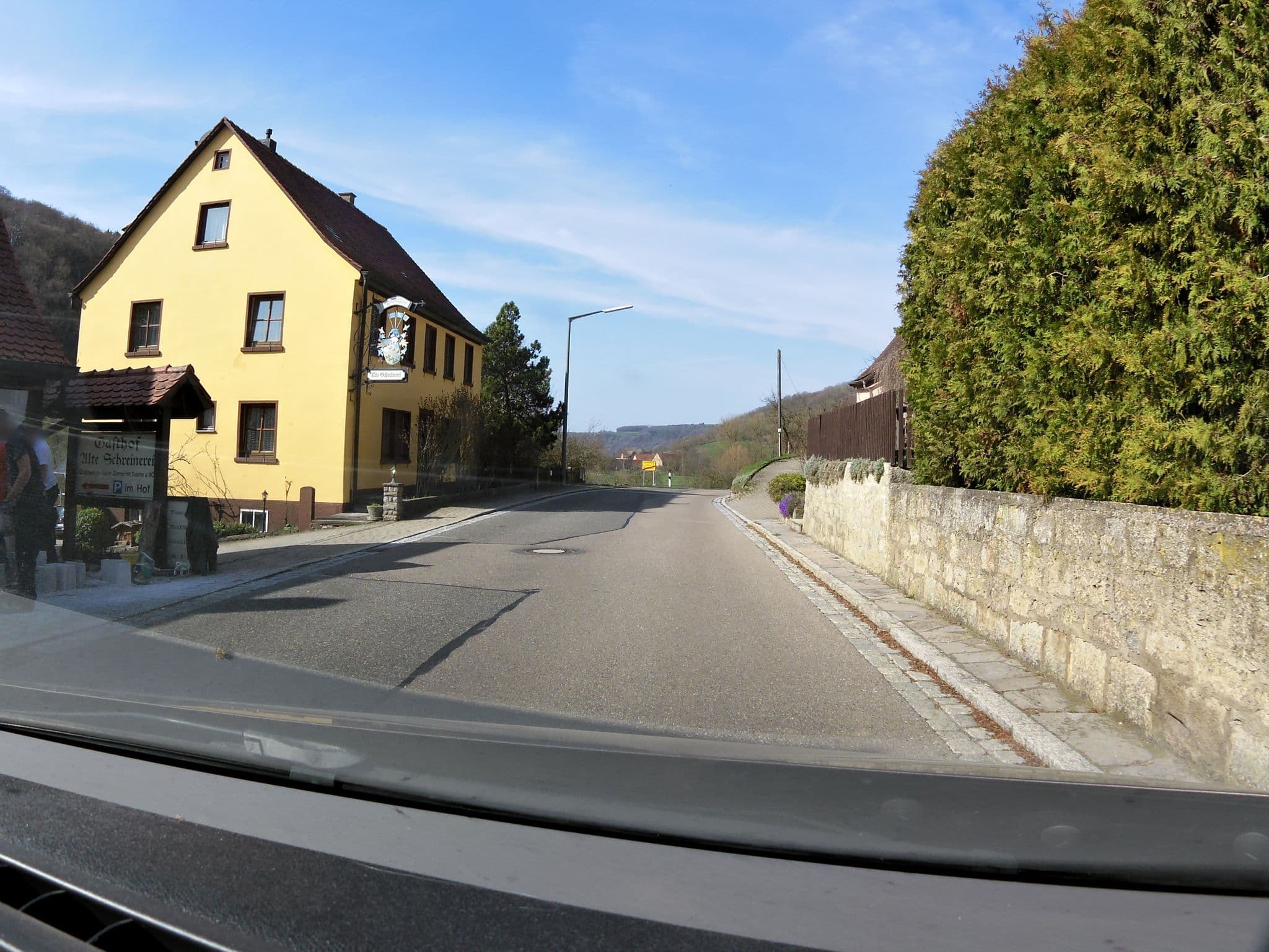 Street view near Gasthof Alte Schreinerei, Steinsfeld — © zoegglmeyr (CC BY-SA · Mapillary)