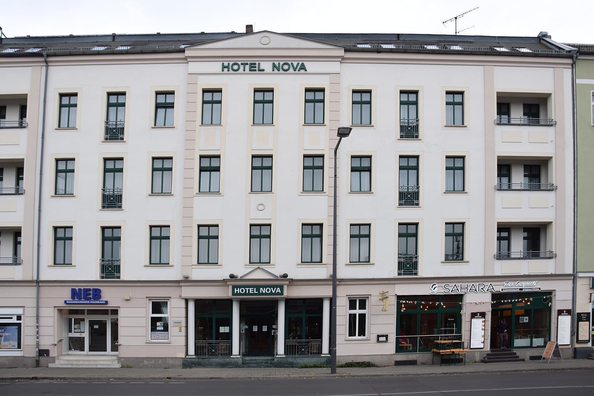 Hotel Nova (via Wikimedia Commons, CC0)