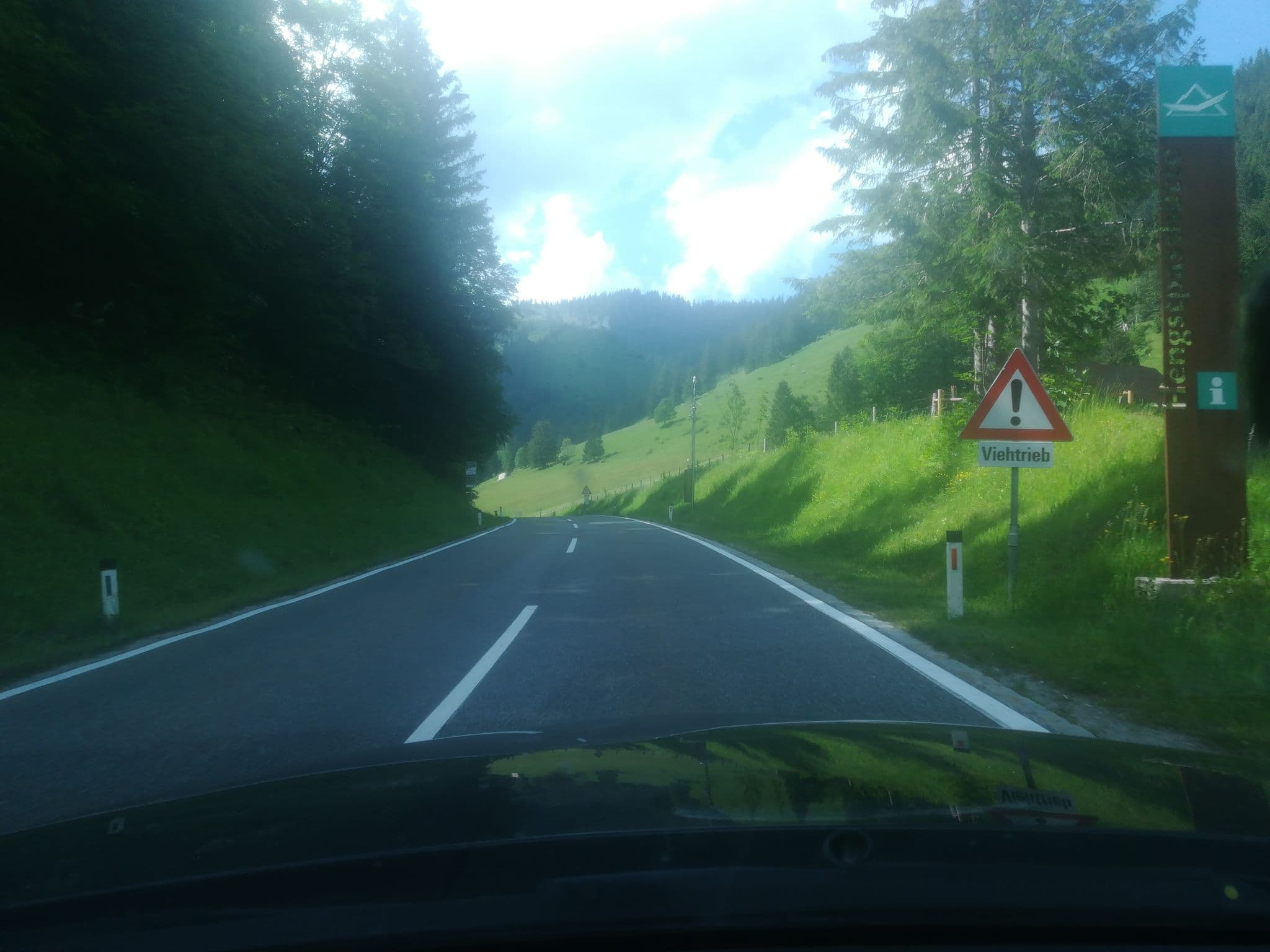 Street view near Hengstpasshütte, Spital am Pyhrn — © stefan4614 (CC BY-SA · Mapillary)