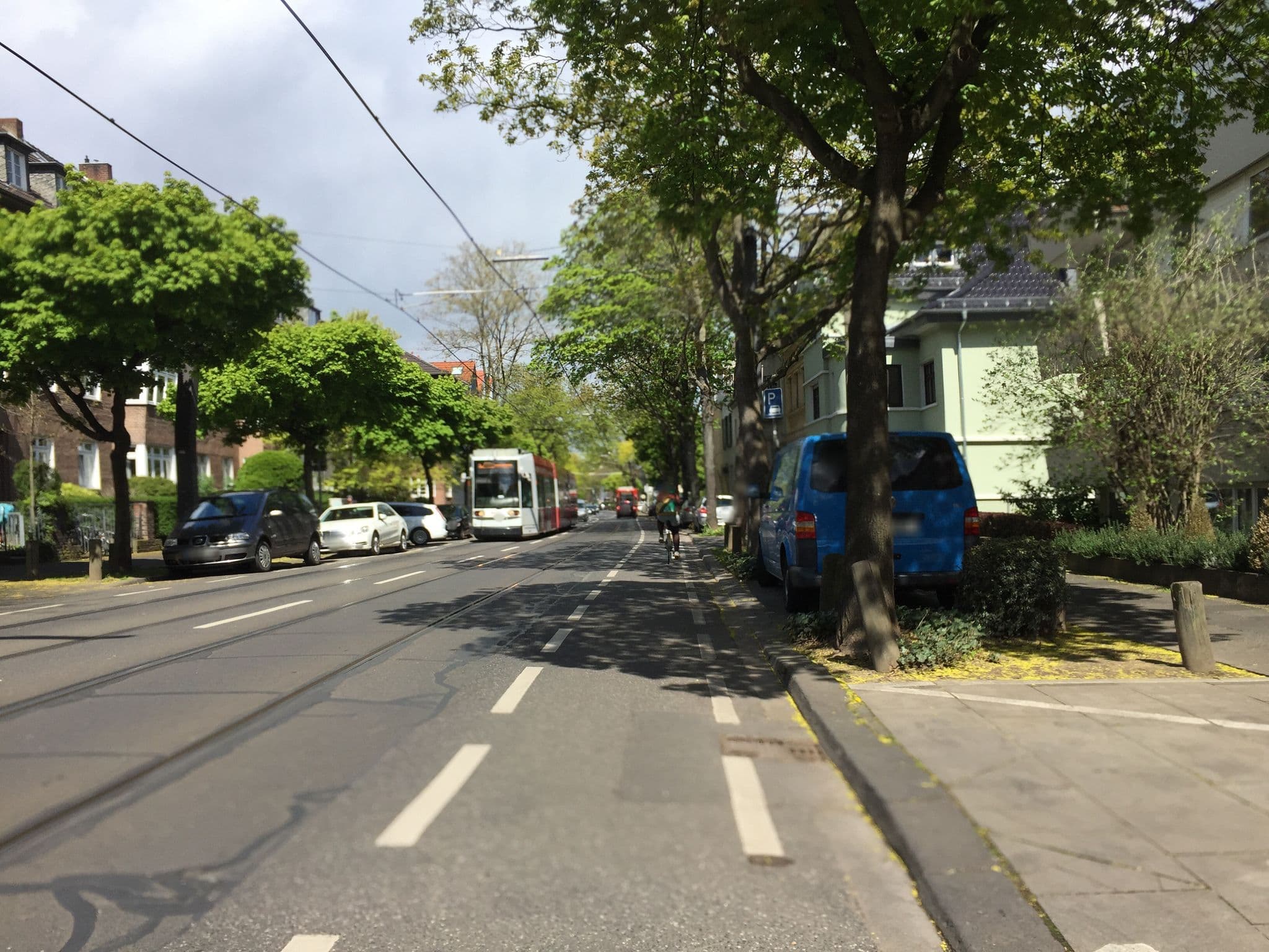 Street view near Hotel Astoria, Kessenich — © thomasrosen (CC BY-SA · Mapillary)