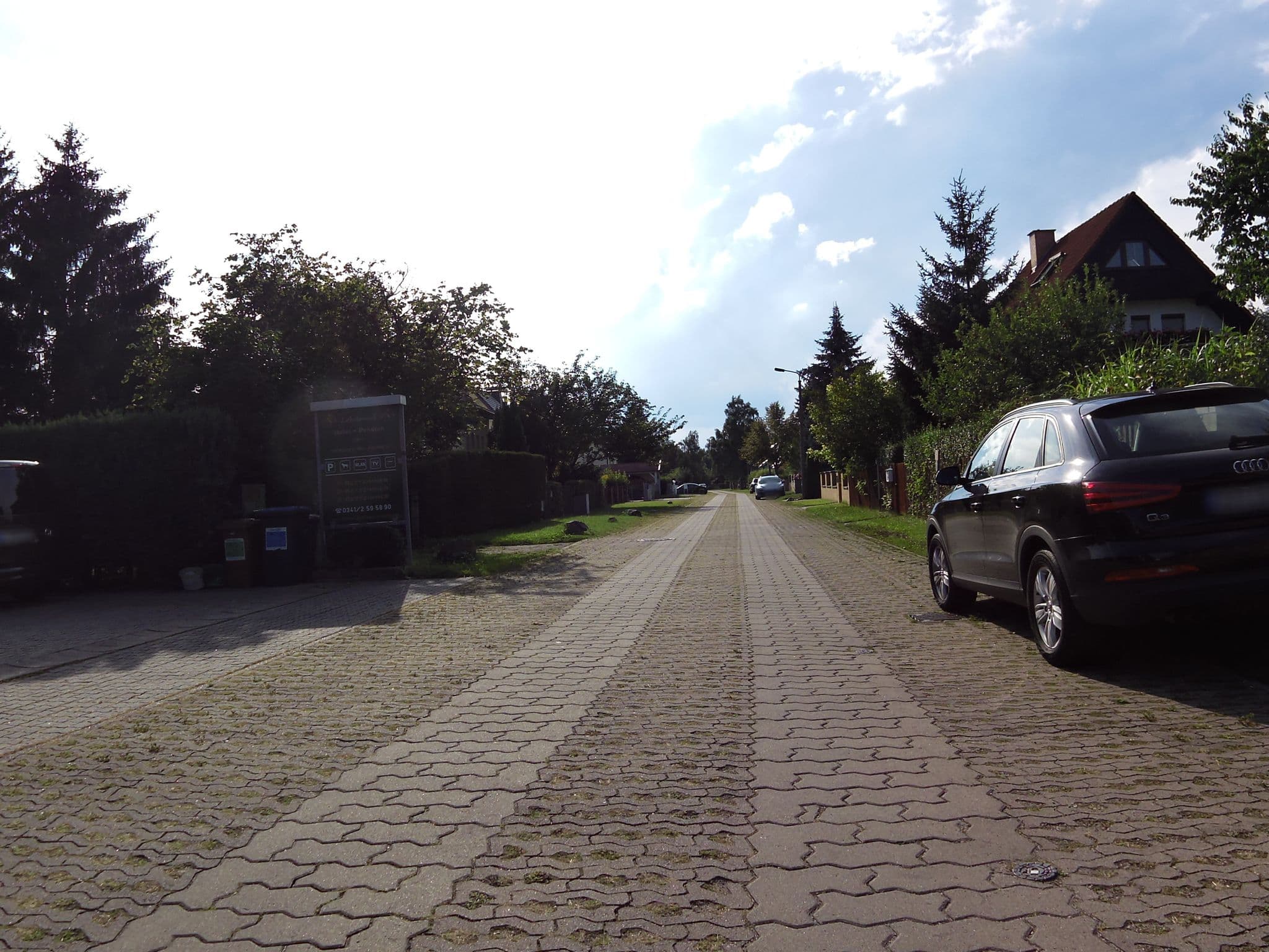 Street view near Pension Lehdenhof, Taucha — © zoegglmeyr (CC BY-SA · Mapillary)