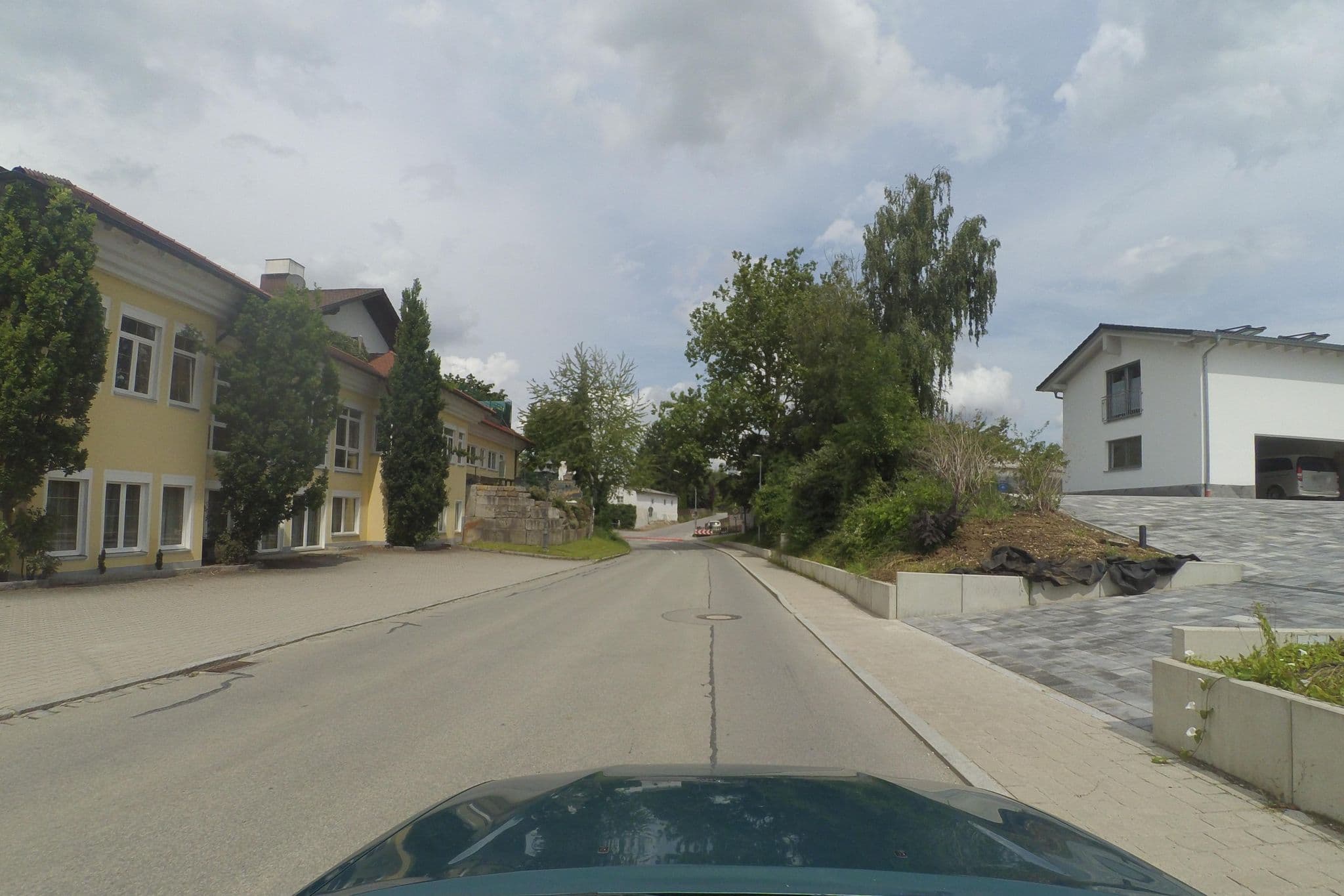 Street view near Landgasthof Apfelbeck, Mamming — © wegatest (CC BY-SA · Mapillary)