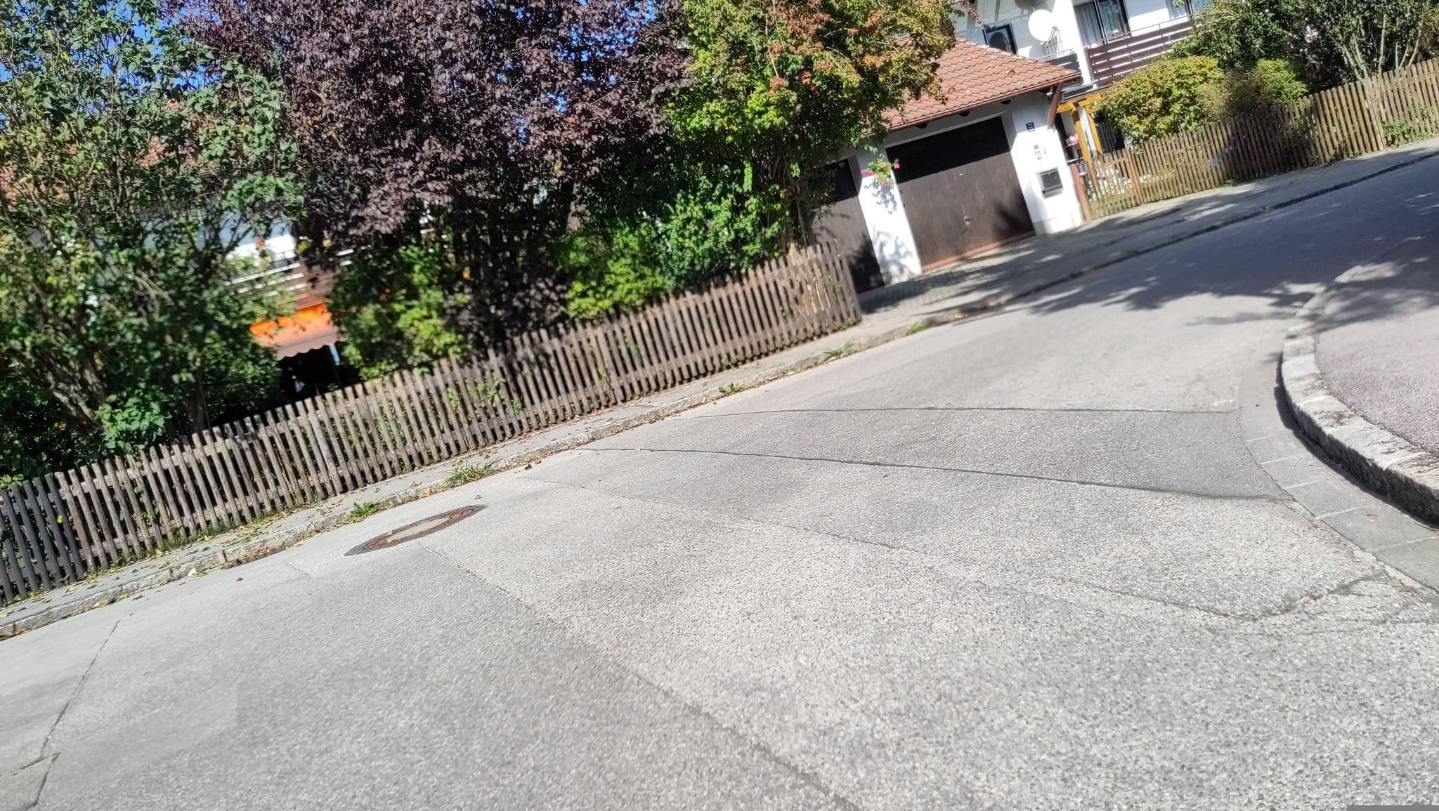 Street view near Pension Königseder, Kirchheim bei München — © thmunichways (CC BY-SA · Mapillary)