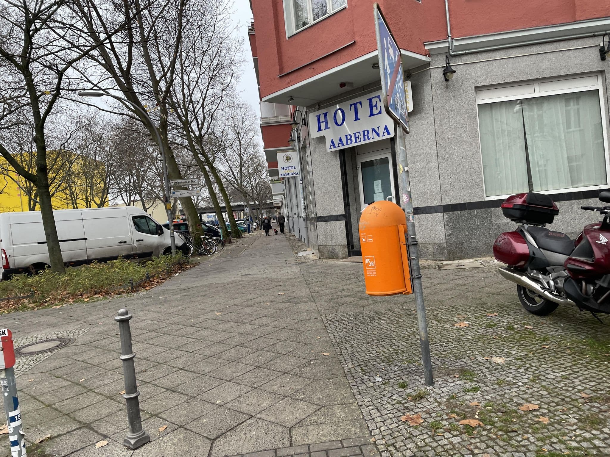 Street view near Hotel garni Aaberna, Moabit — © buschjost (CC BY-SA · Mapillary)