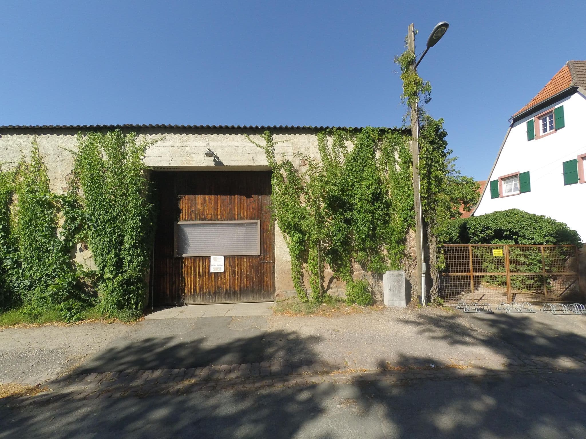 Street view near Landcafé Gästehaus Walnuss, Plankstadt — © wegavision (CC BY-SA · Mapillary)
