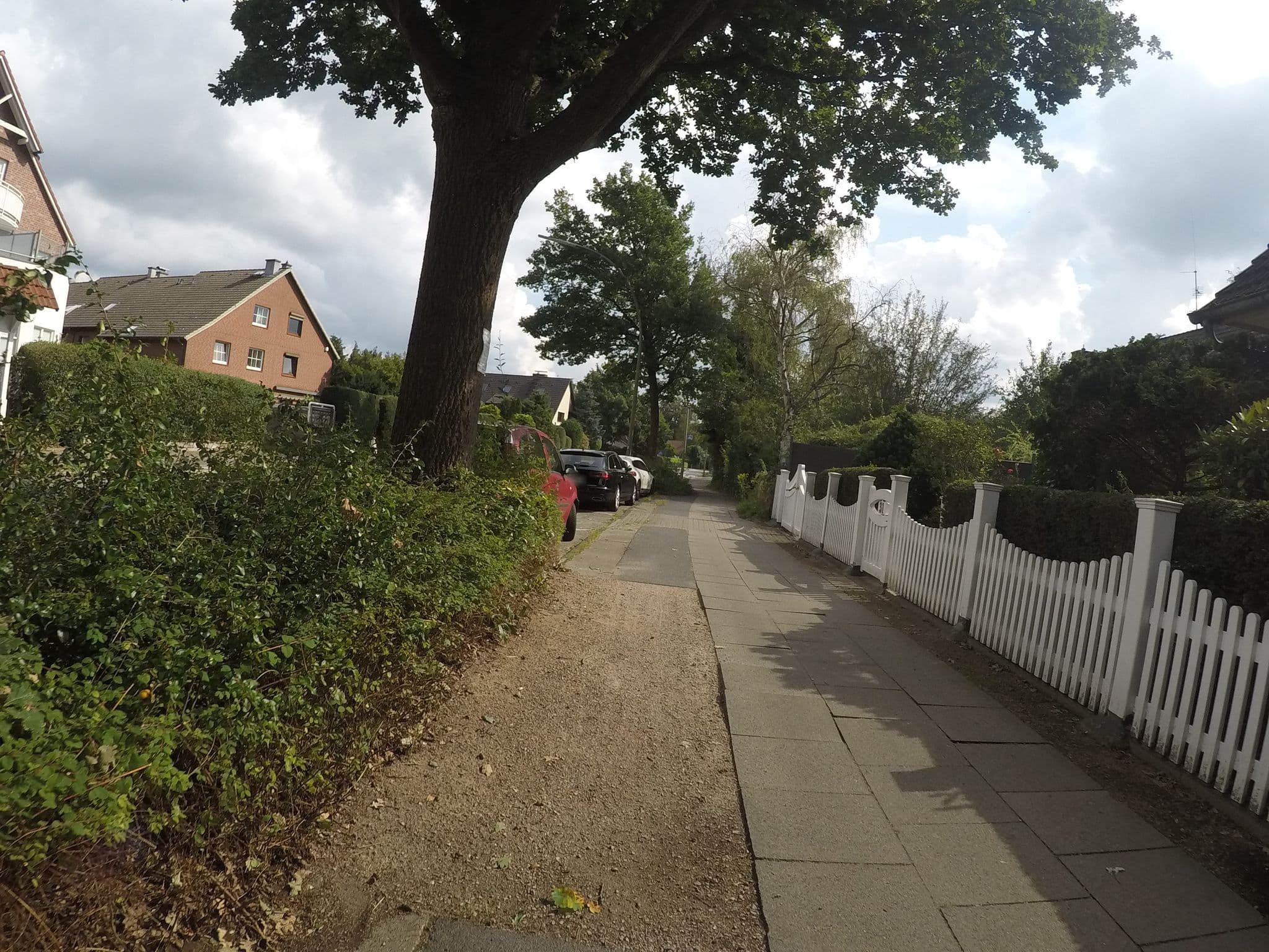 Street view near Das Nest Boardinghouse, Schnelsen — © veloroute_hamburg (CC BY-SA · Mapillary)