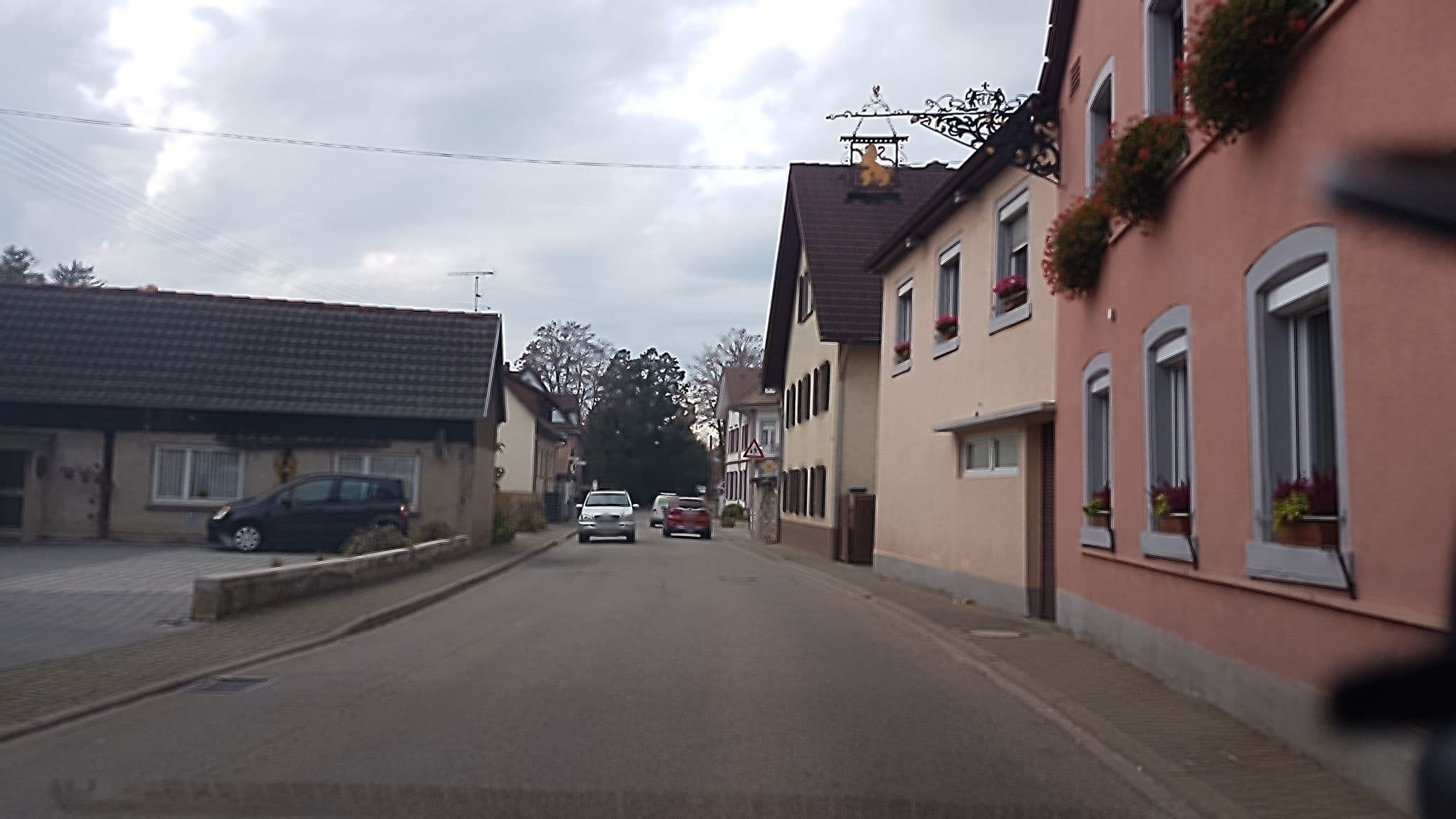 Street view near Jauch's Löwen, Gottenheim — © qungo (CC BY-SA · Mapillary)