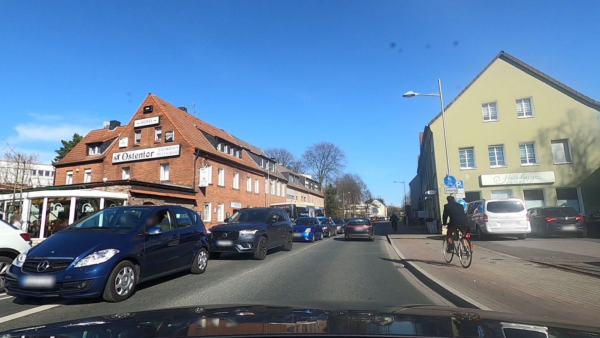 Street view near Hotel Ostentor, Schwerte — © uwekoch (CC BY-SA · Mapillary)