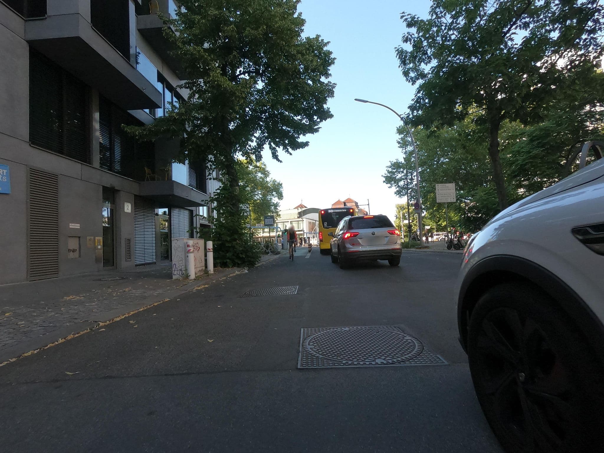 Street view near Hotel Indigo Berlin Ku'damm, Hansaviertel — © carlheinz (CC BY-SA · Mapillary)