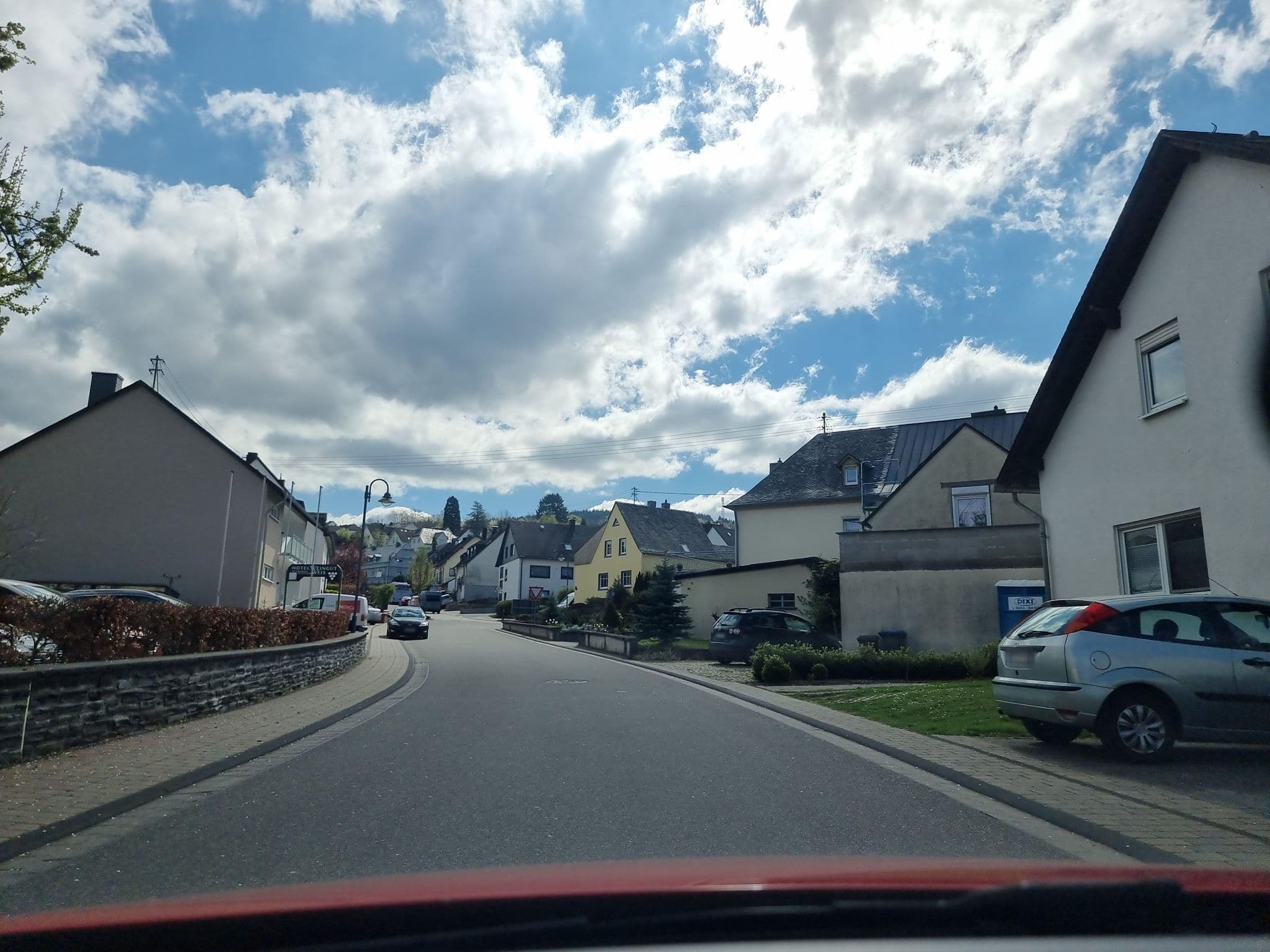 Street view near Hotel Weis, Mertesdorf — © ma_rt_in (CC BY-SA · Mapillary)