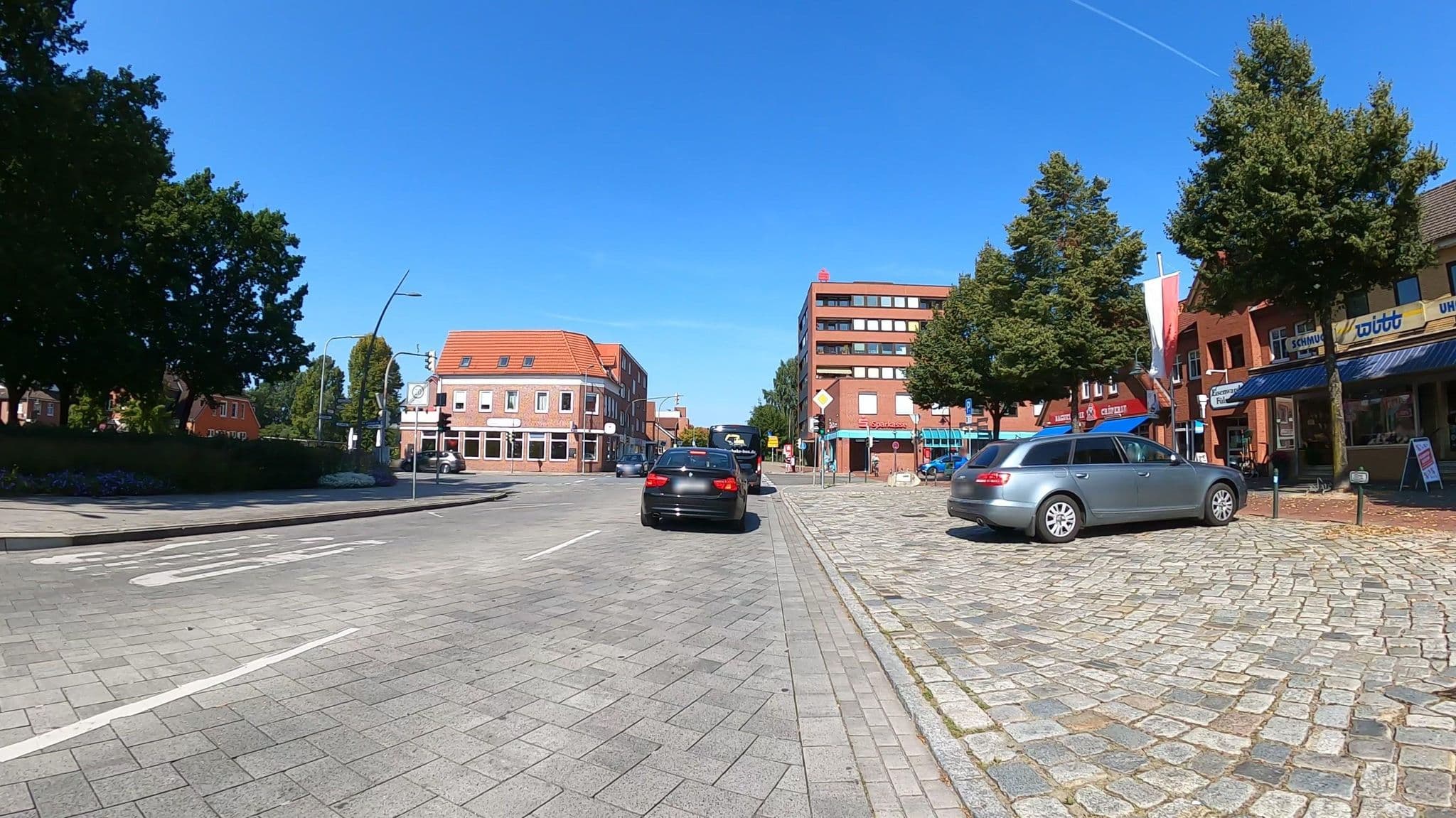 Street view near Hotel Happy, Bad Bramstedt — © veloroute_hamburg (CC BY-SA · Mapillary)