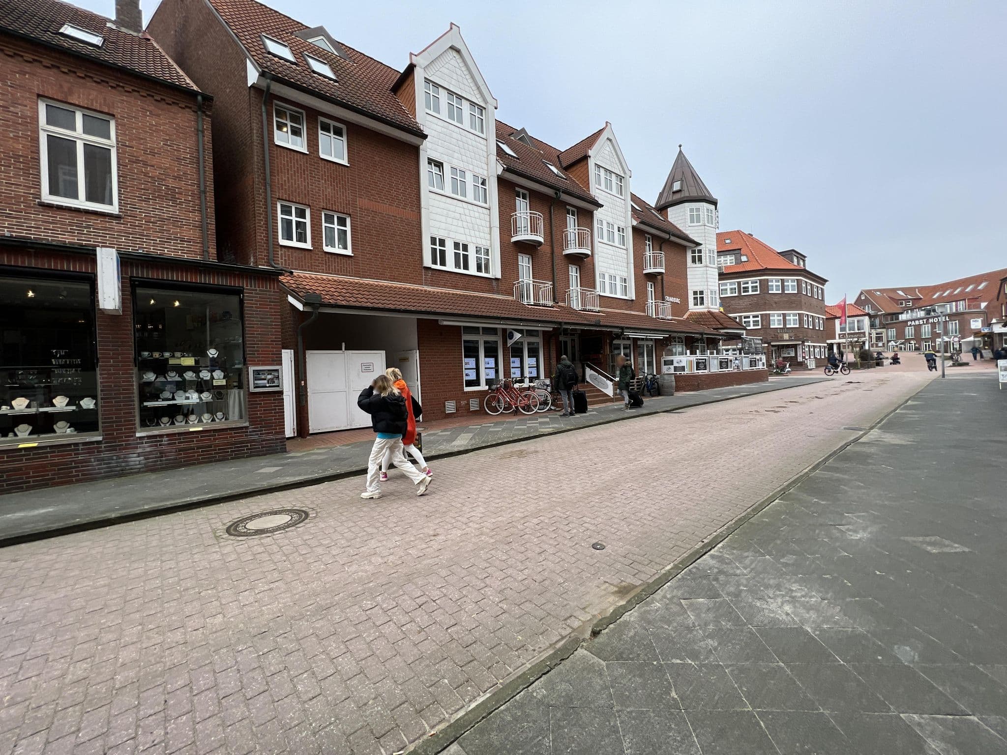 Street view near Apartmenthaus Strandburg Juist, Juist — © pyyjac (CC BY-SA · Mapillary)