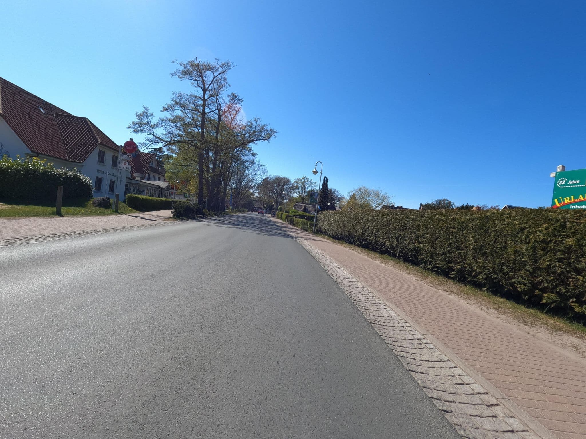 Street view near Pension Linde, Ostseebad Prerow — © hektor1989 (CC BY-SA · Mapillary)