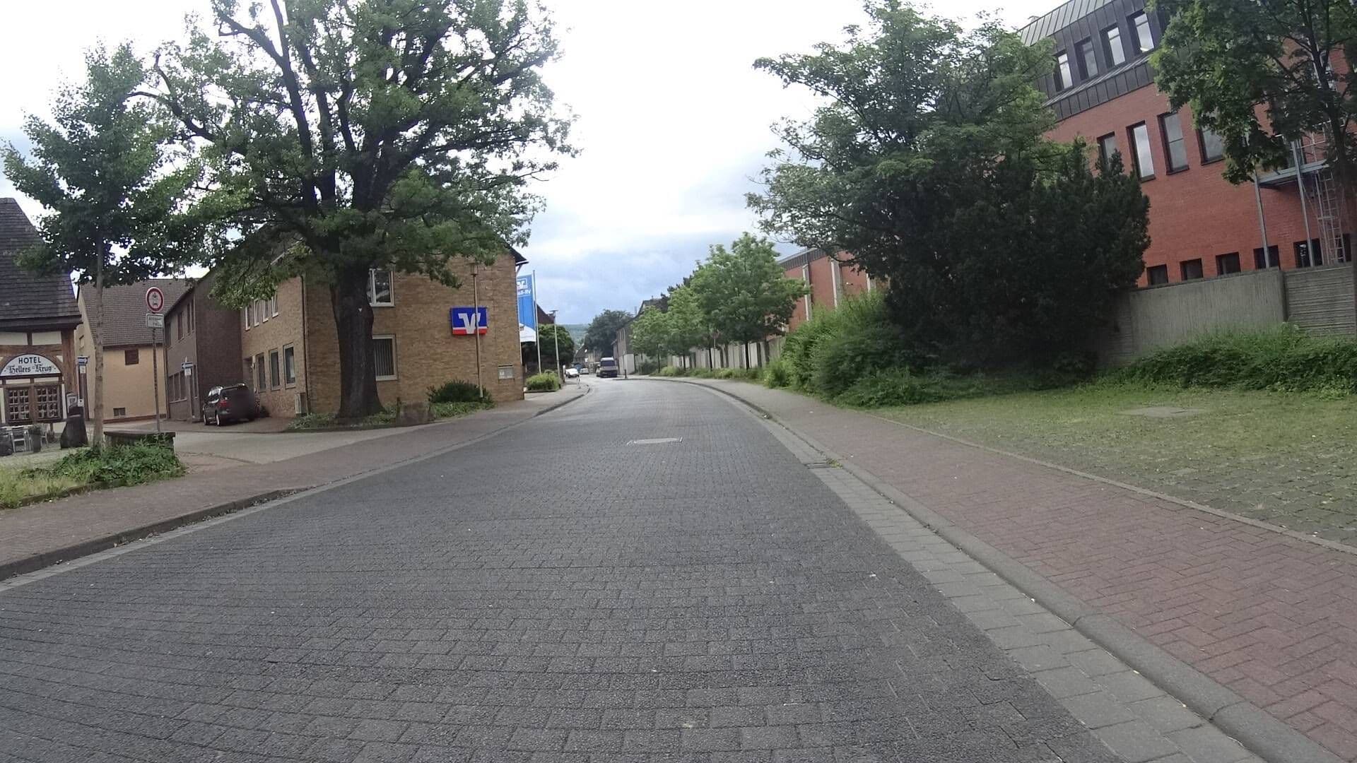 Street view near Hotel Restaurant Hellers Krug, Holzminden — © klausx (CC BY-SA · Mapillary)