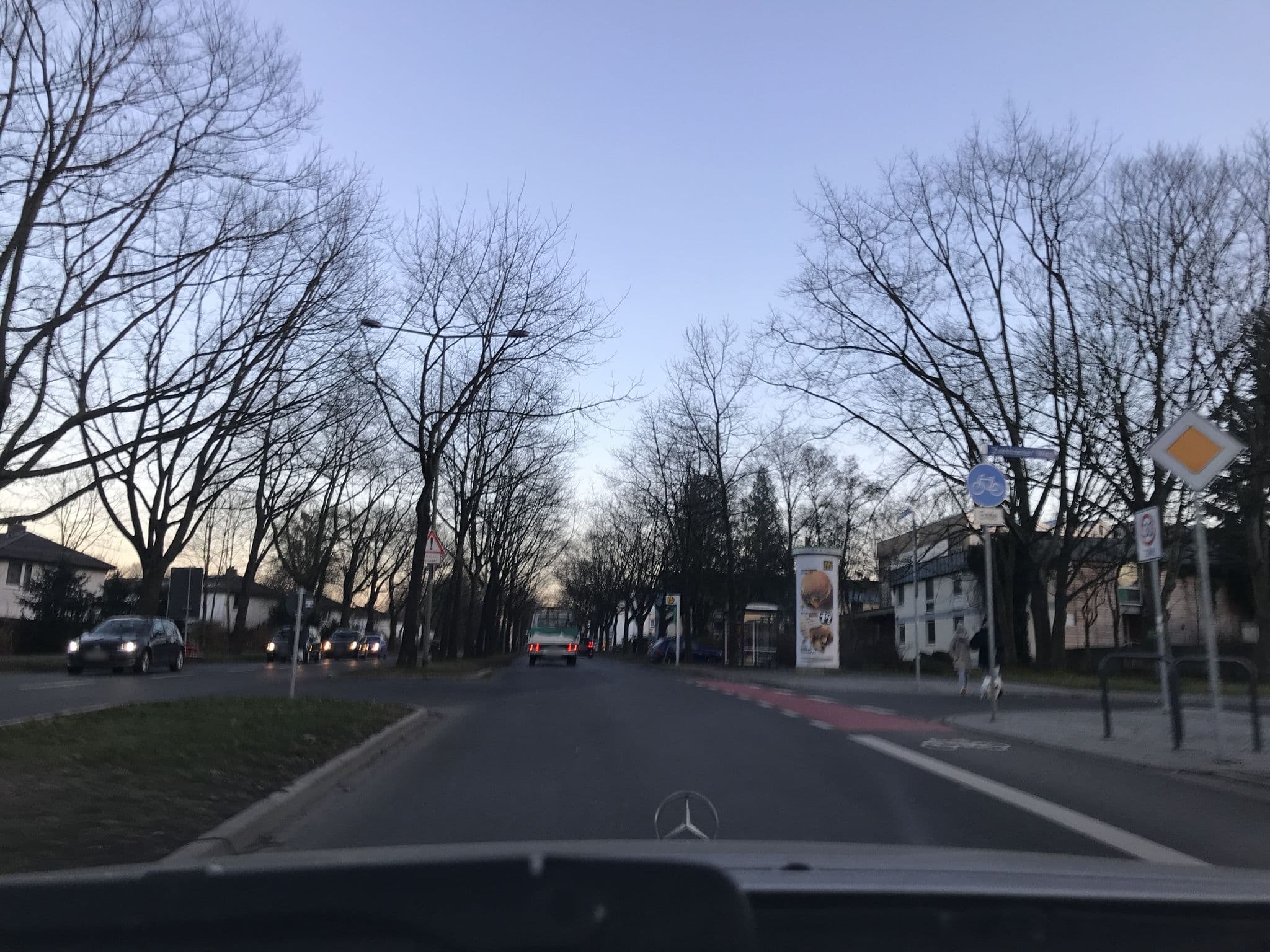 Street view near Düsseldorfer Hof, Kassel — © saschahaberkorn (CC BY-SA · Mapillary)