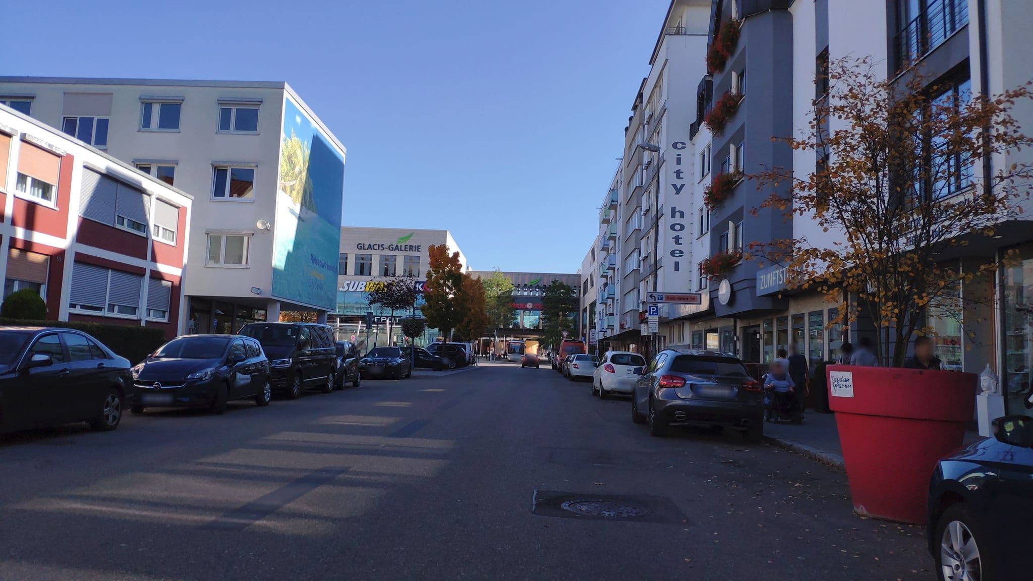 Street view near City-Hotel Garni, Neu-Ulm — © pekelo (CC BY-SA · Mapillary)