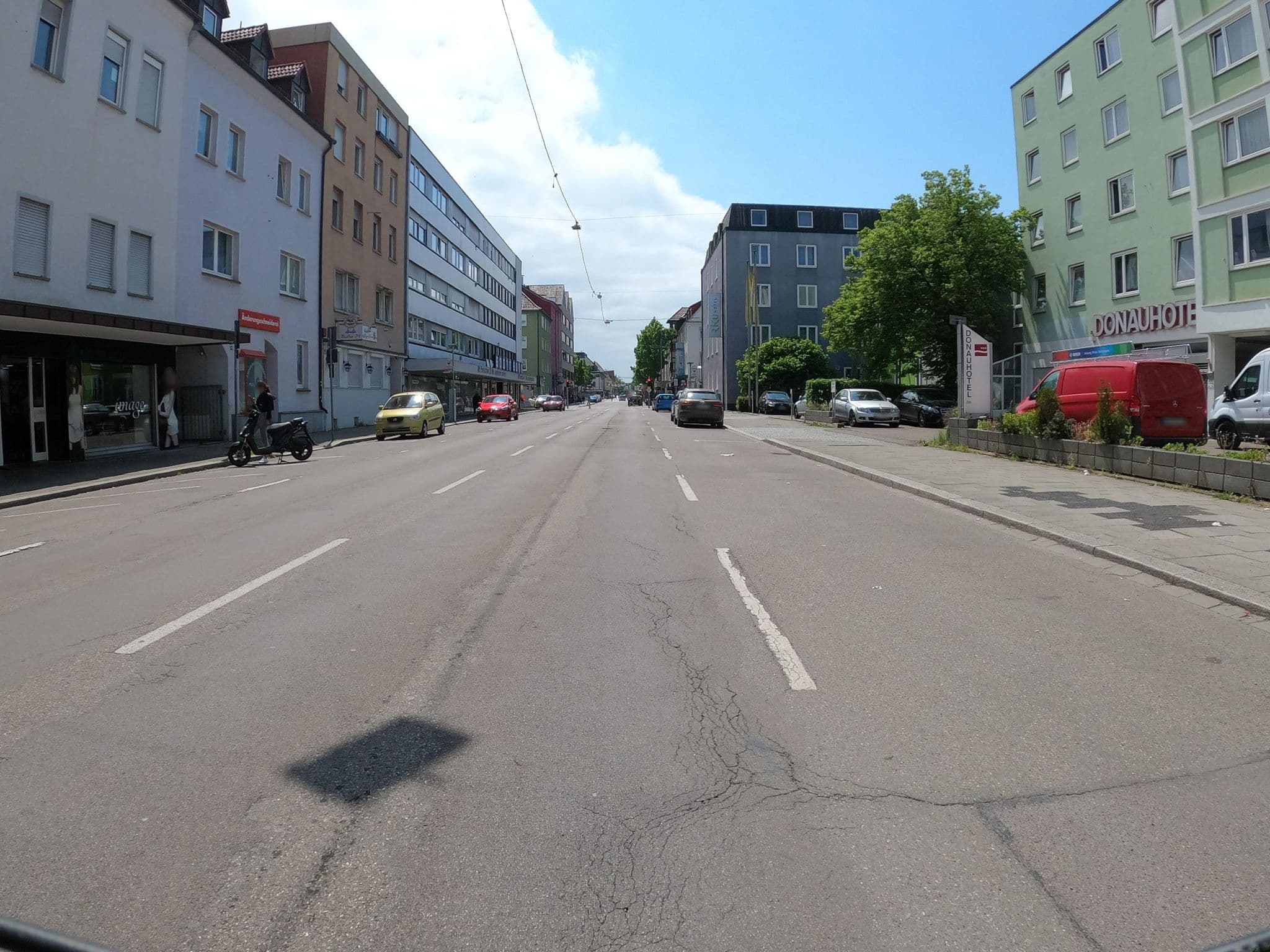 Street view near Donau-Hotel Neu-Ulm, Neu-Ulm — © looniverse (CC BY-SA · Mapillary)