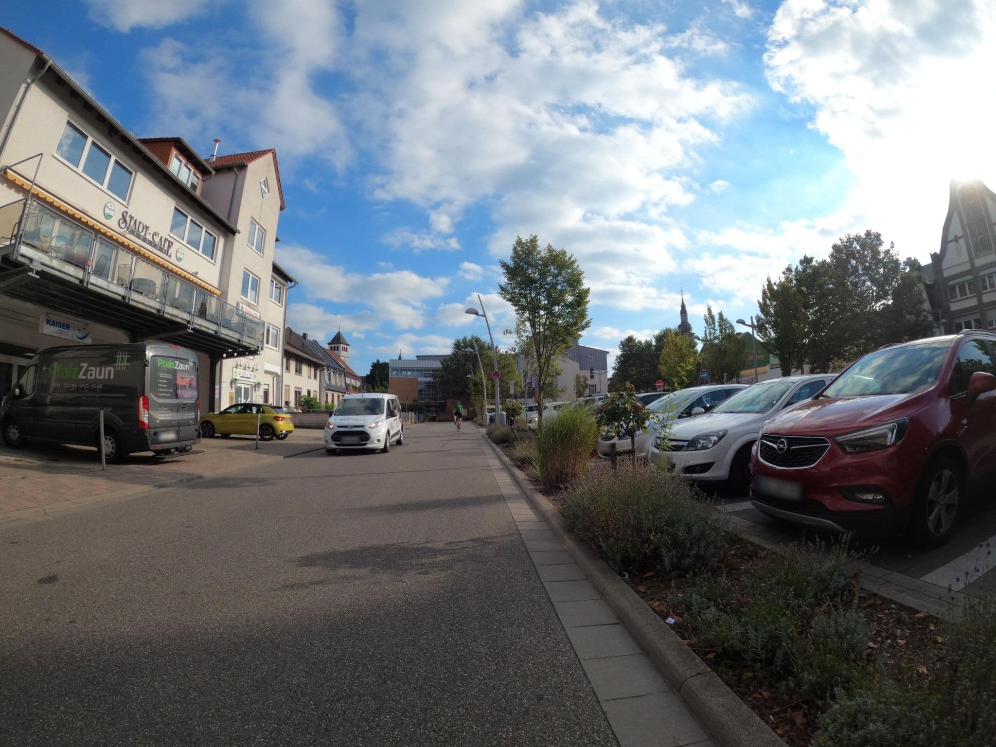 Street view near Stadt-Cafe-Pension, Grünstadt — © atze02 (CC BY-SA · Mapillary)