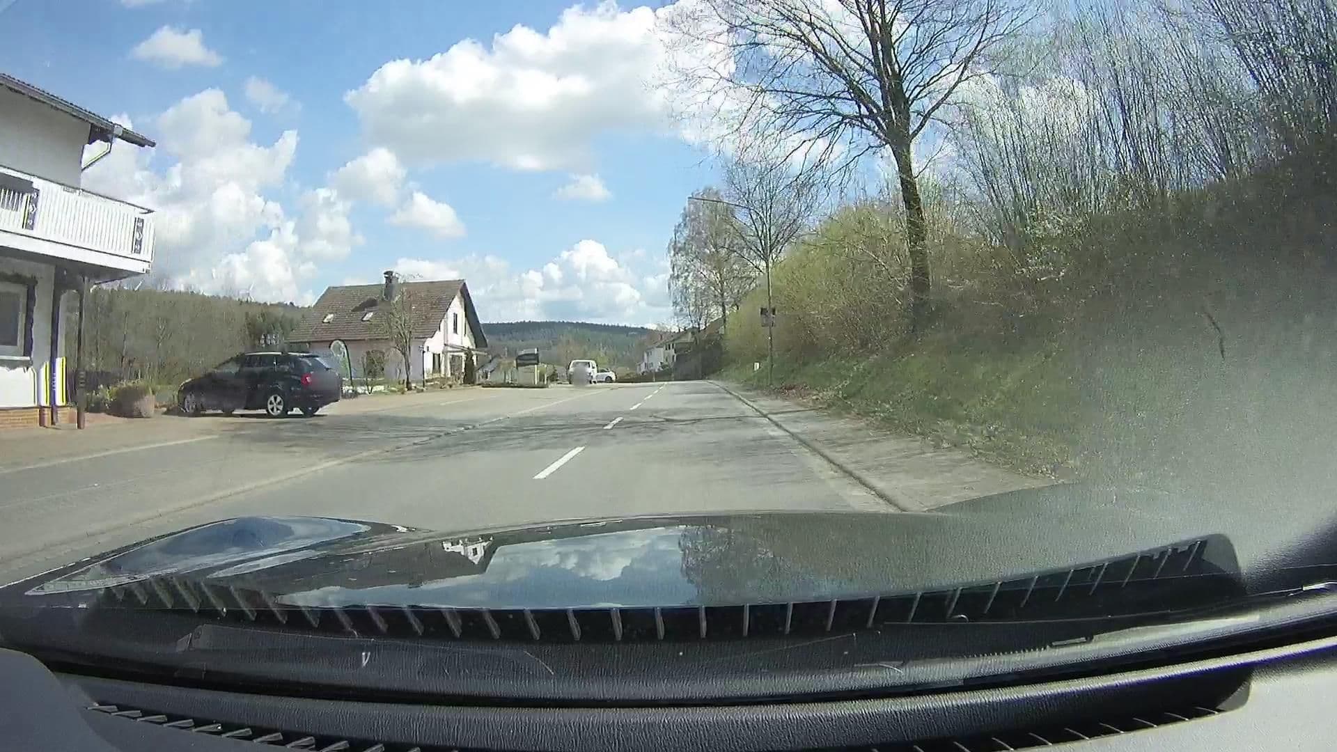 Street view near Dorfschänke, Erbach — © joachim_mueller (CC BY-SA · Mapillary)