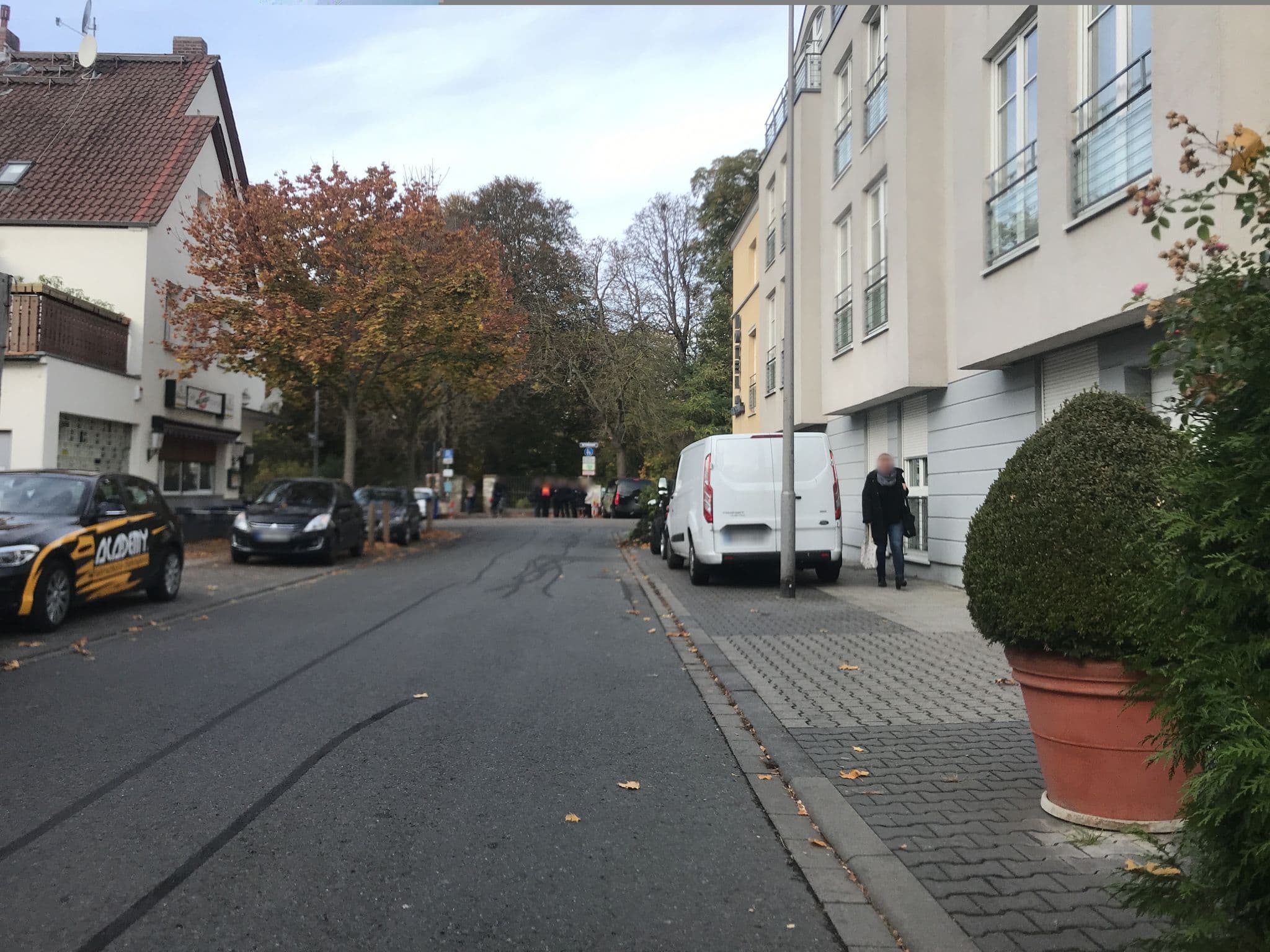 Street view near Hotel am Schlosspark, Biebrich — © miguel_andrade (CC BY-SA · Mapillary)