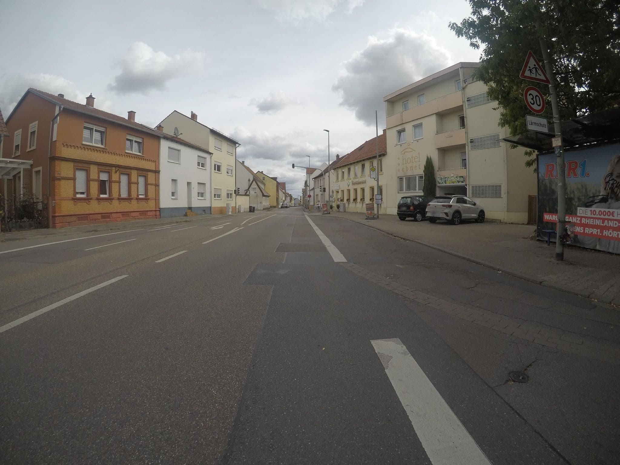 Street view near Hotel Ebnet, Mutterstadt — © mfa (CC BY-SA · Mapillary)