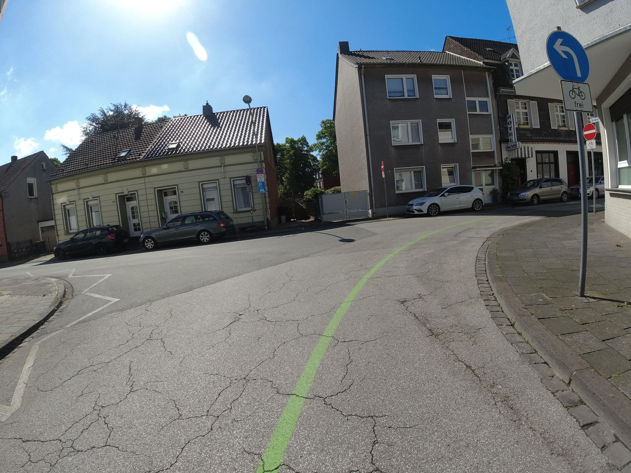 Street view near Hotel Garni Langen, Duisburg — © ralrei (CC BY-SA · Mapillary)
