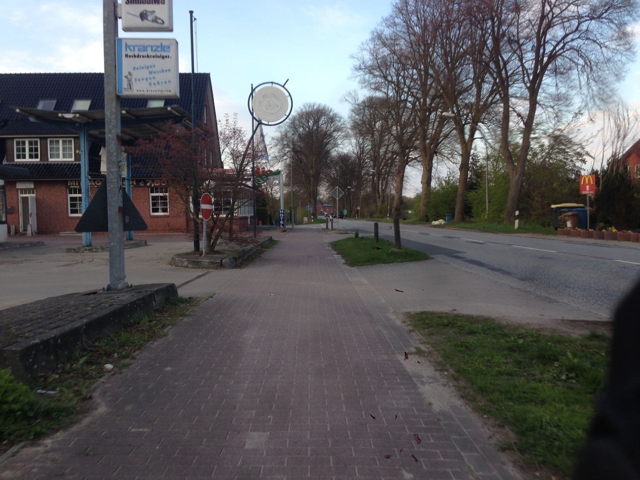 Street view near Altes Landhaus, Volksdorf — © mjay (CC BY-SA · Mapillary)
