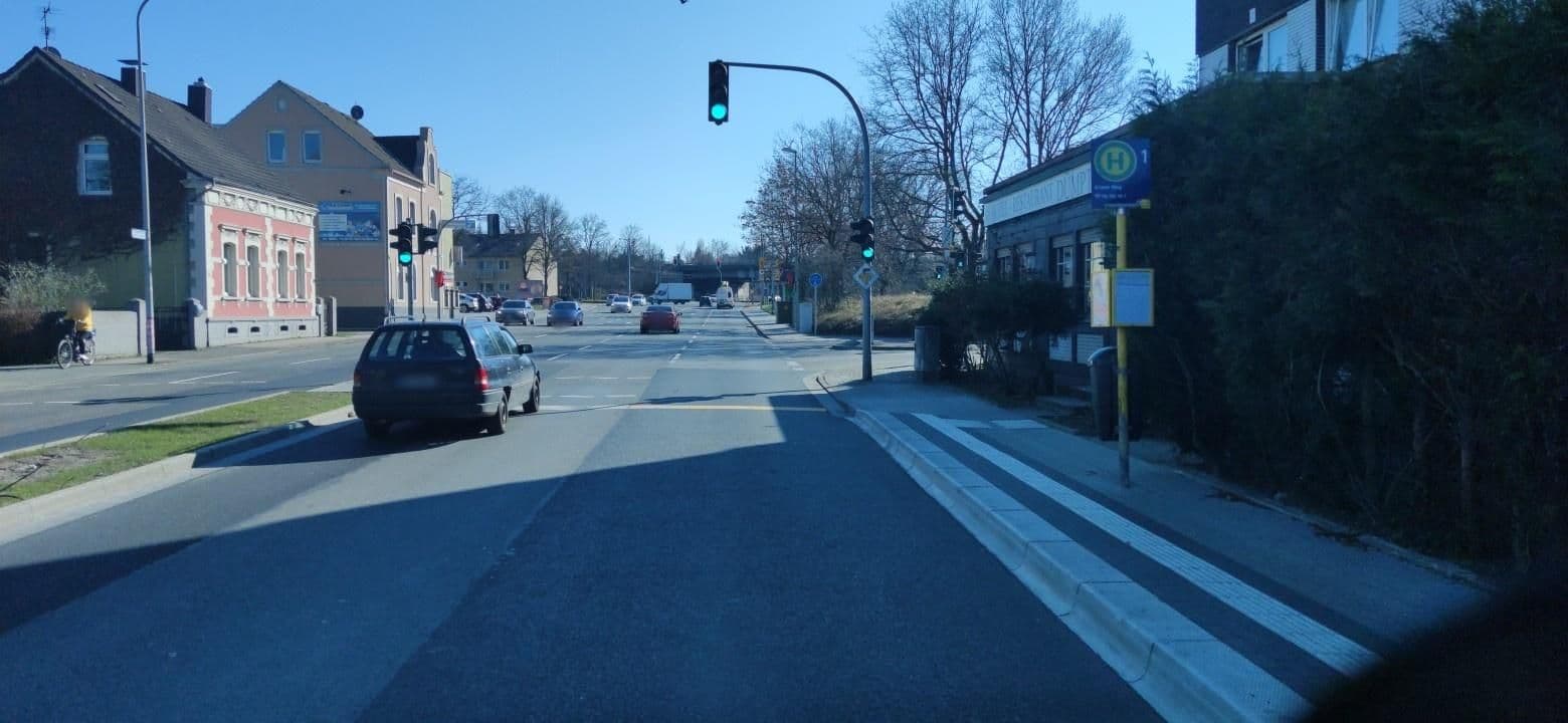 Street view near Dümptener Hof, Oberhausen — © LouCipher (CC BY-SA · Mapillary)