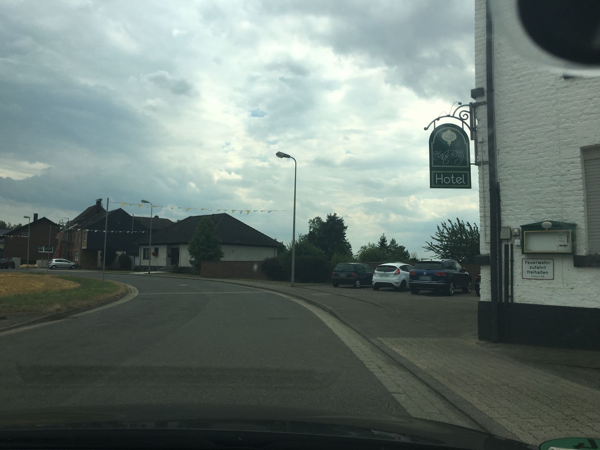 Street view near Gut Alte Burg, Jülich — © noel (CC BY-SA · Mapillary)