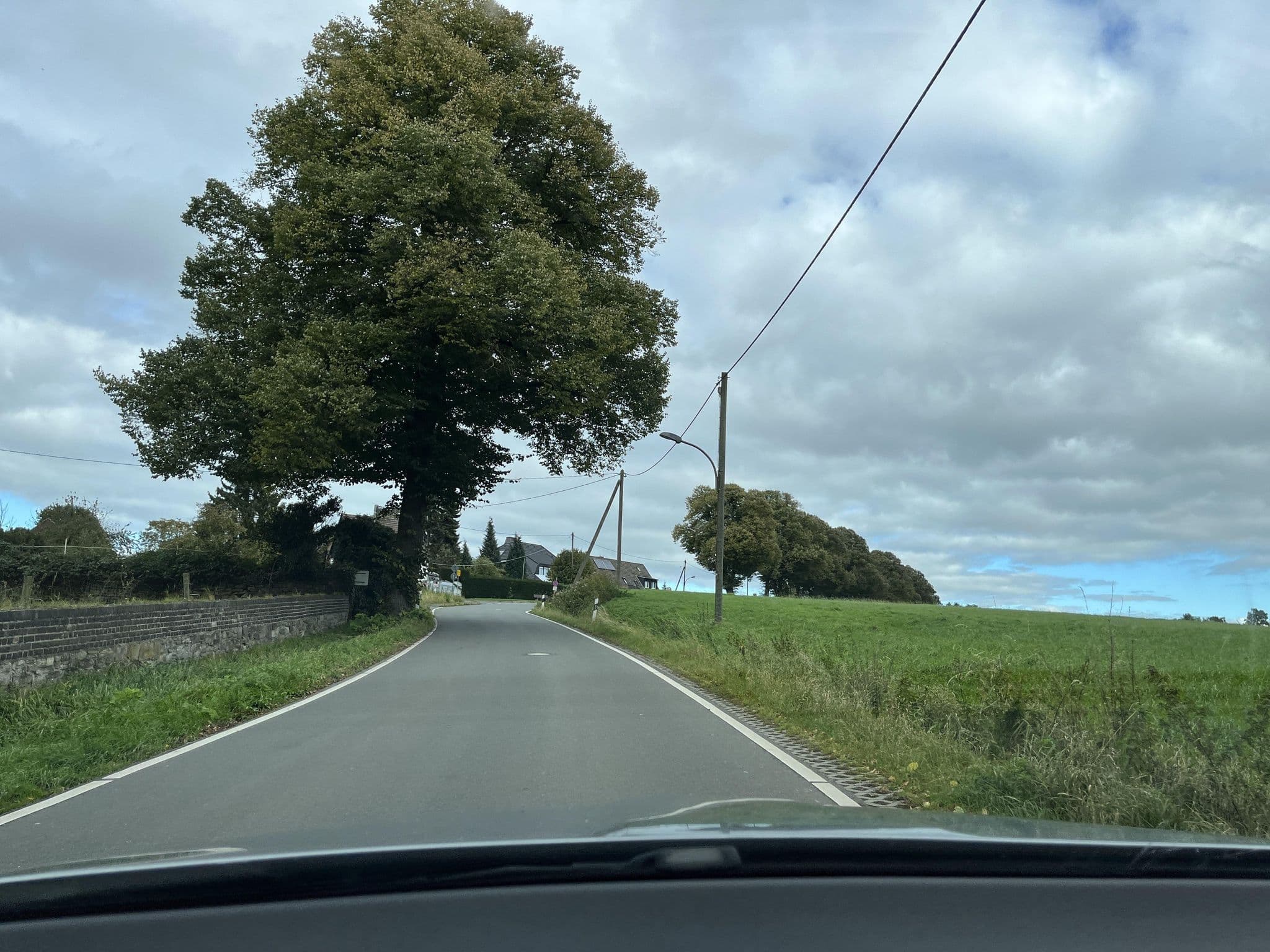 Street view near Hotel Heidehof, Holzwickede — © ptks (CC BY-SA · Mapillary)