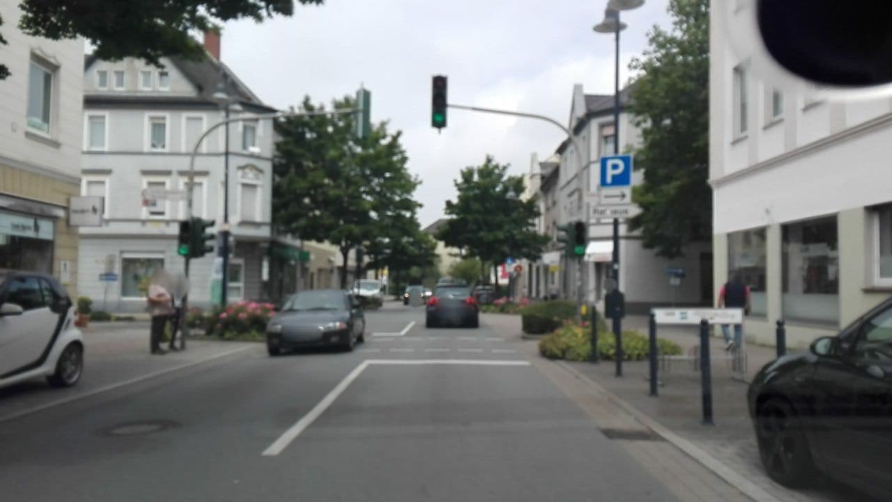 Street view near Lohenstein, Holzwickede — © flugyflay (CC BY-SA · Mapillary)