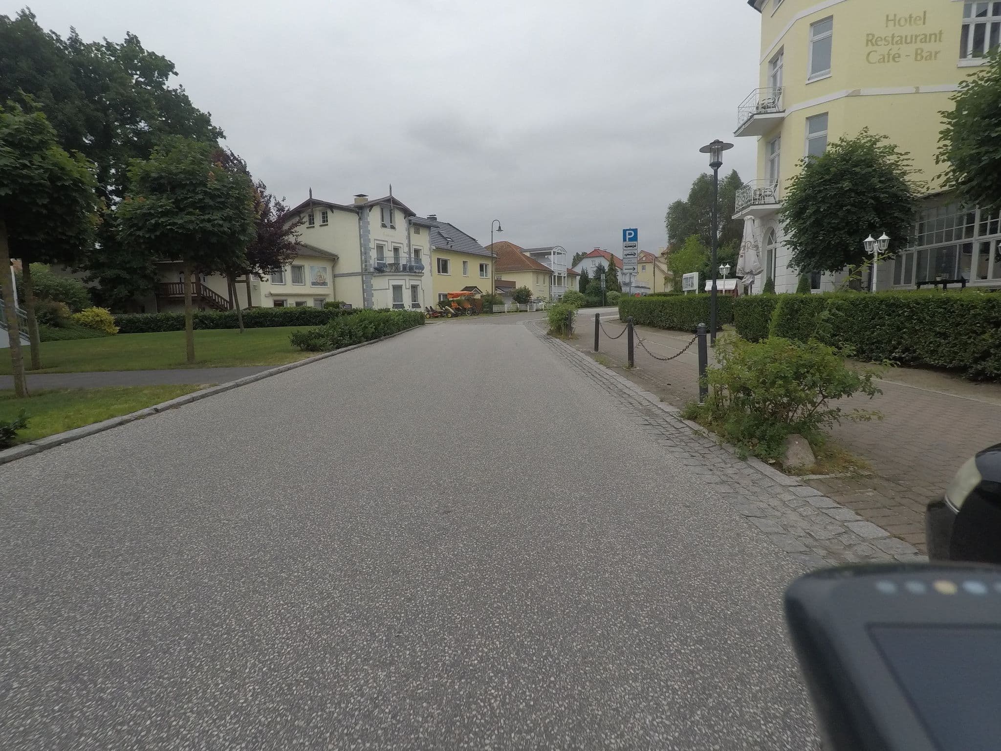 Street view near Residenz Waldkrone, Ostseebad Kühlungsborn — © mjay (CC BY-SA · Mapillary)