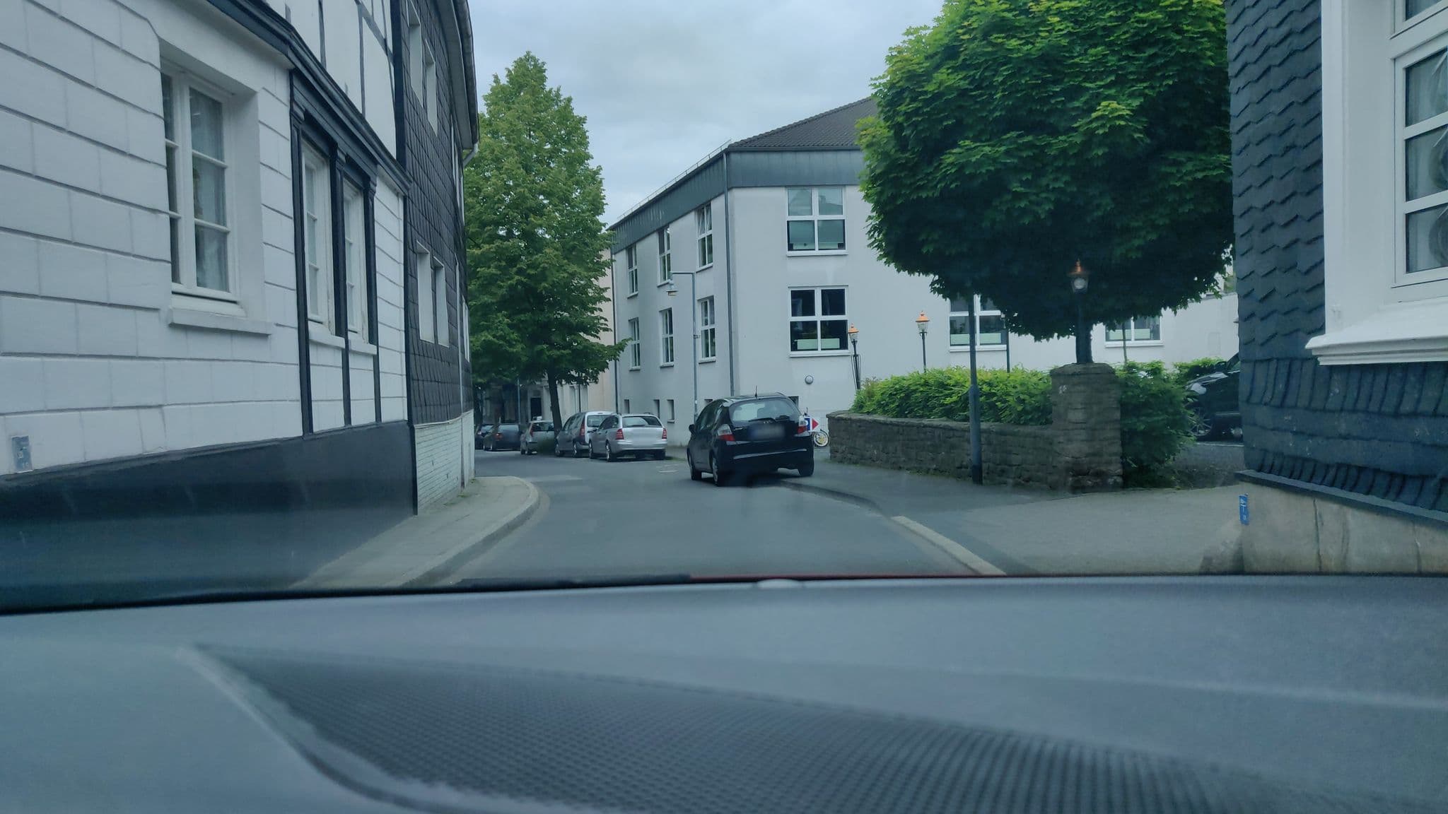 Street view near Hotel Kimmeskamp, Velbert — © mighty_eighty (CC BY-SA · Mapillary)