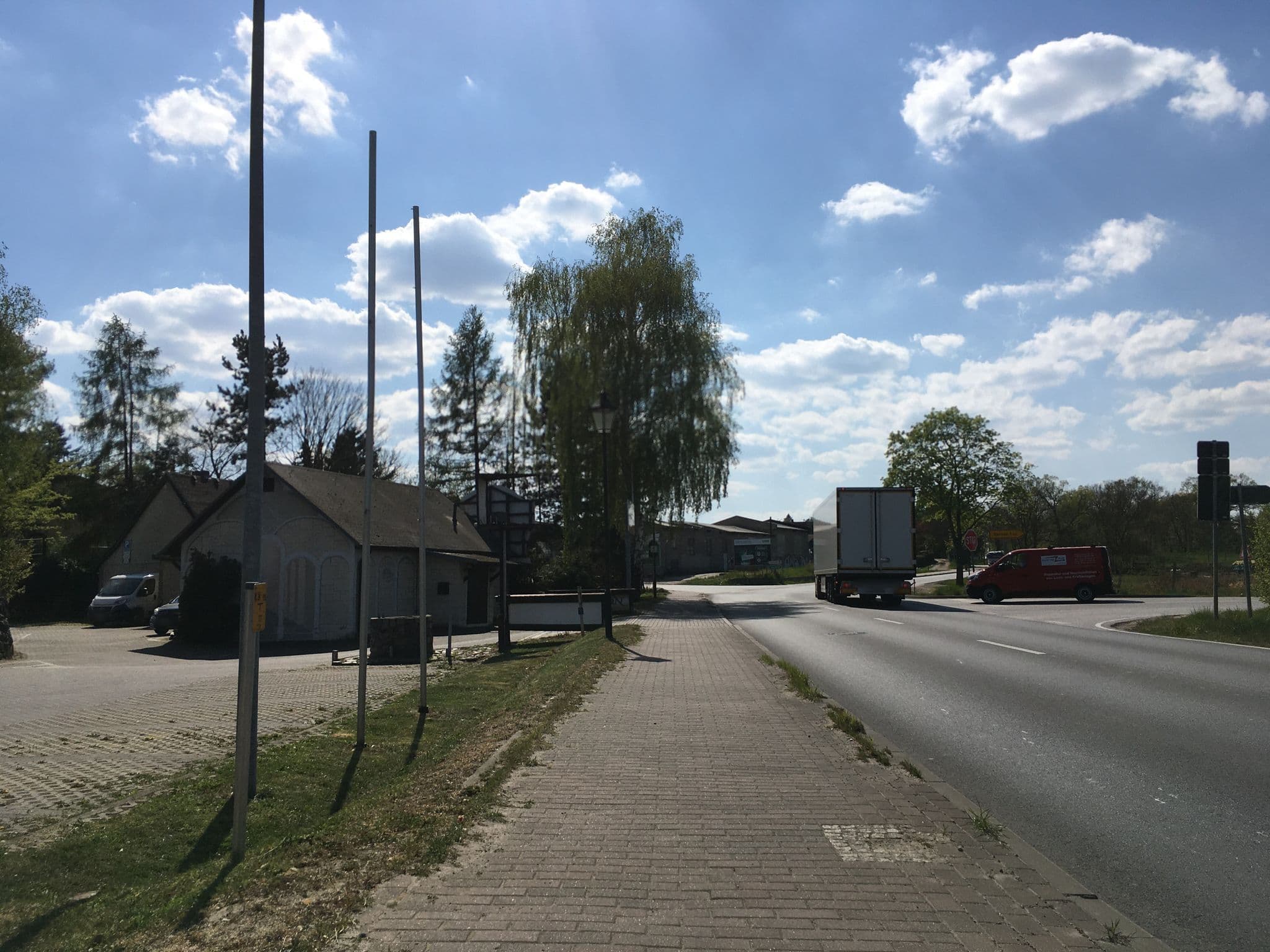 Street view near Aragon, Marzahn — © carlheinz (CC BY-SA · Mapillary)